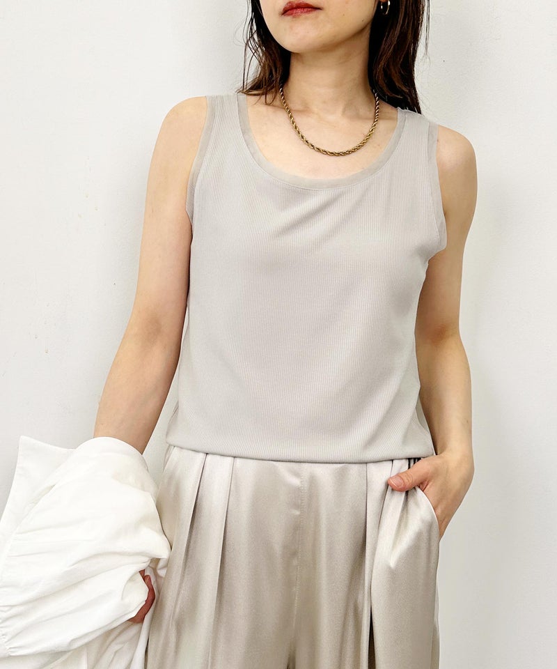 model：H164　着用サイズ：M　グレイッシュベージュ