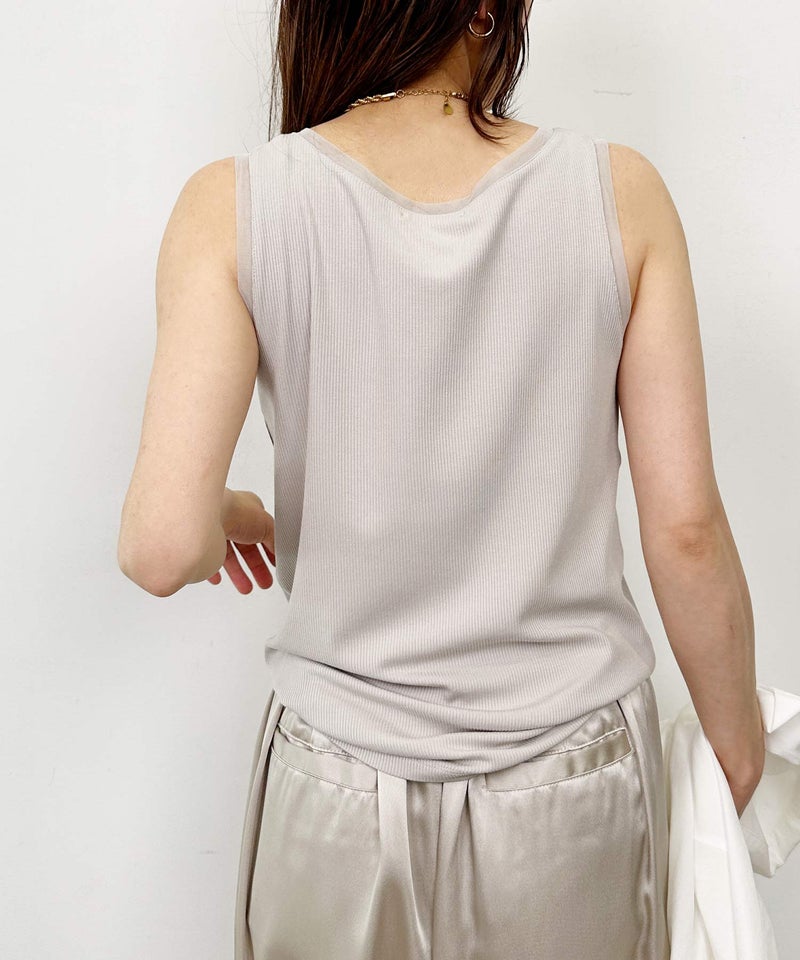 model：H164　着用サイズ：M　グレイッシュベージュ