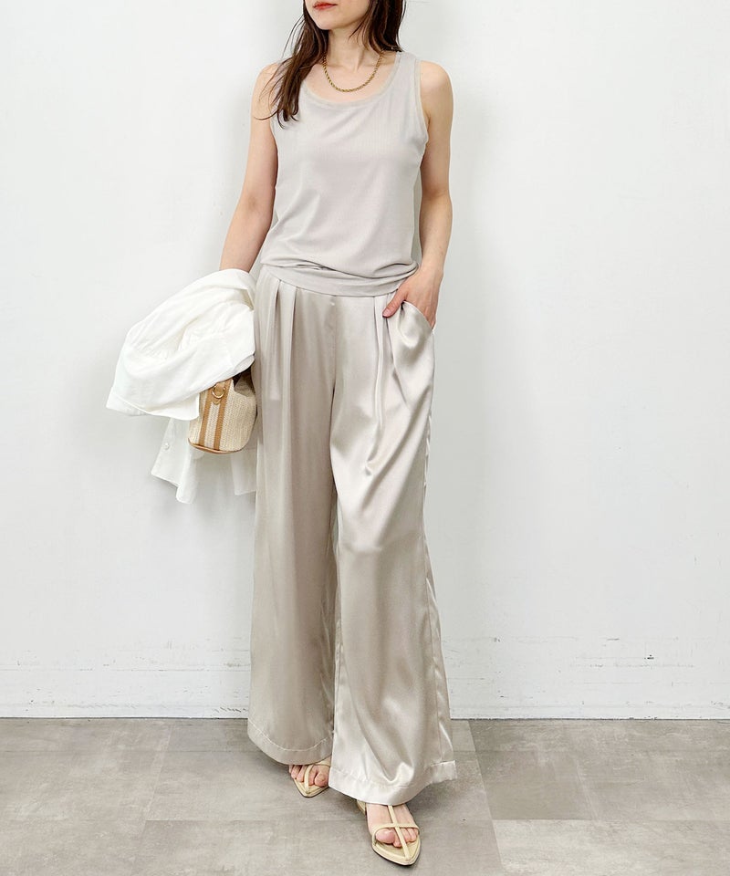 model：H164　着用サイズ：M　グレイッシュベージュ