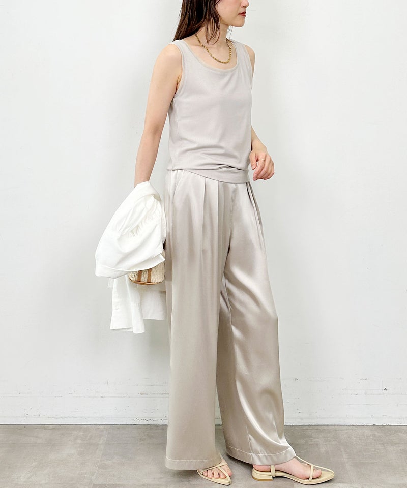 model：H164　着用サイズ：M　グレイッシュベージュ