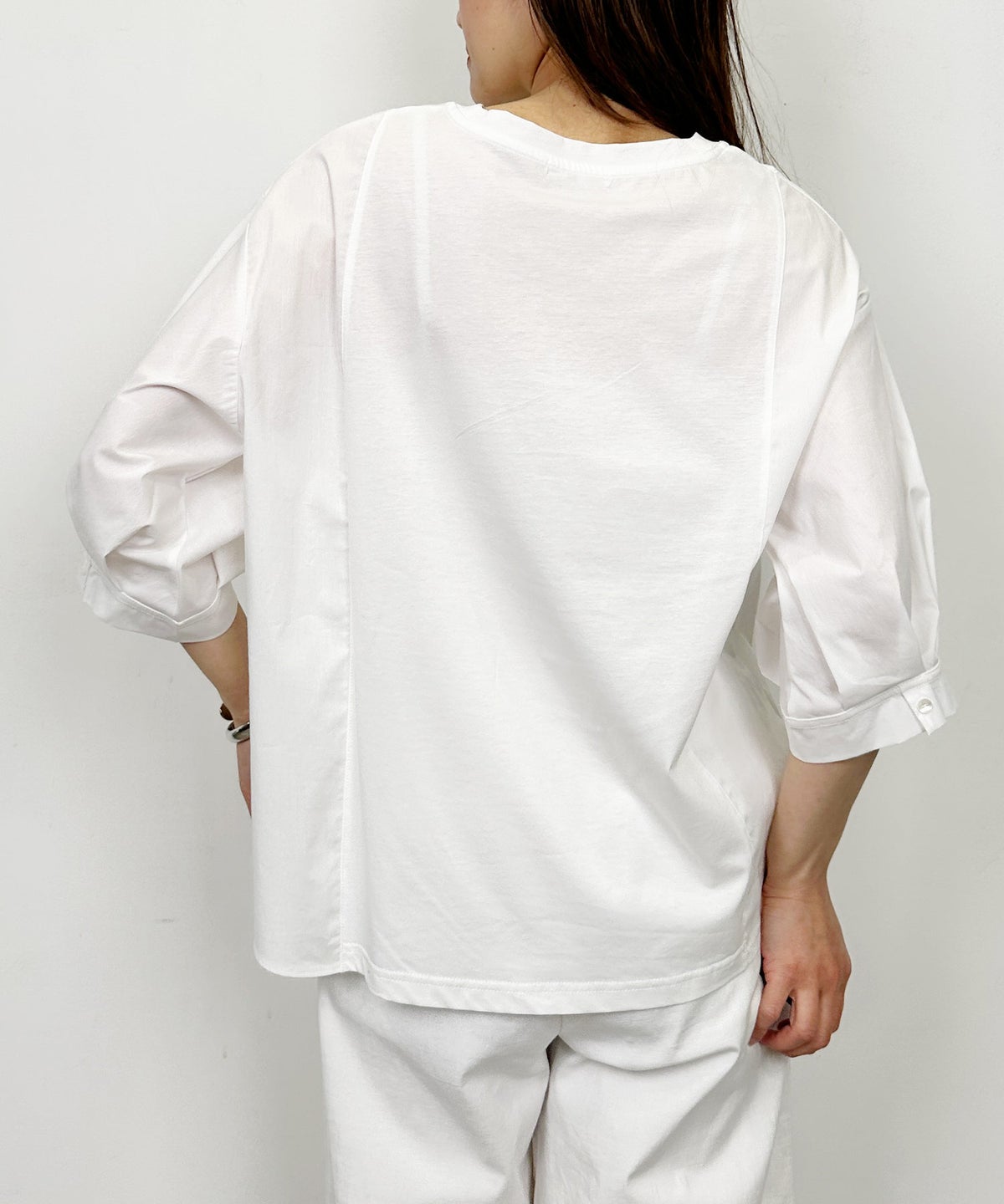 model：H164　着用サイズ：M　オフホワイト