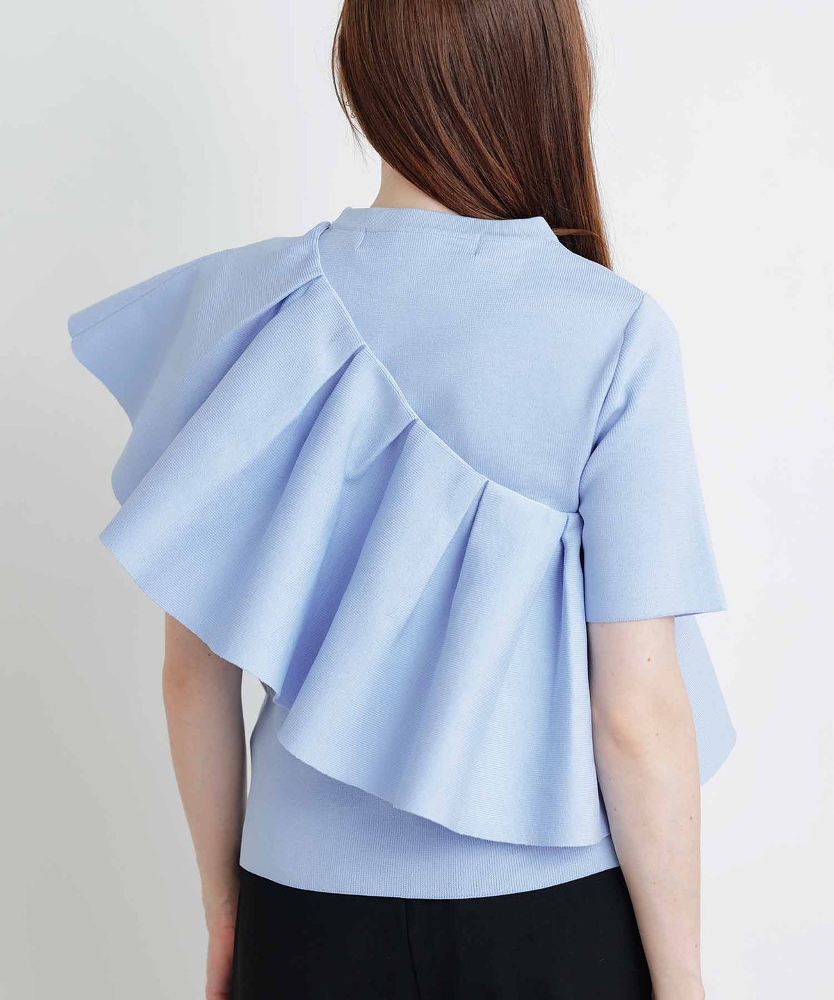 model：H160　着用サイズ：M　サックスブルー　ケープ：たすき掛け