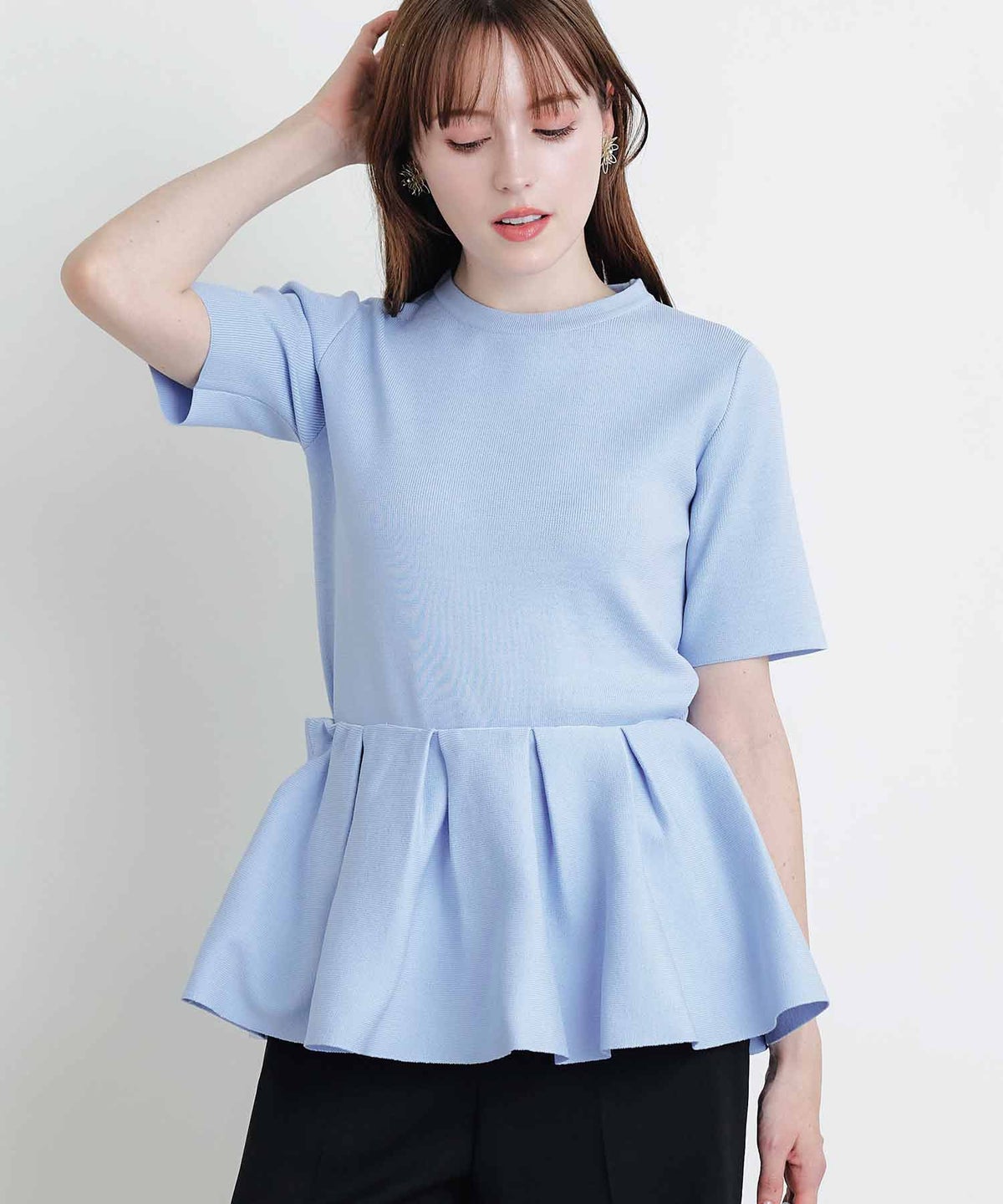 model：H160　着用サイズ：M　サックスブルー　ケープ：ペプラム