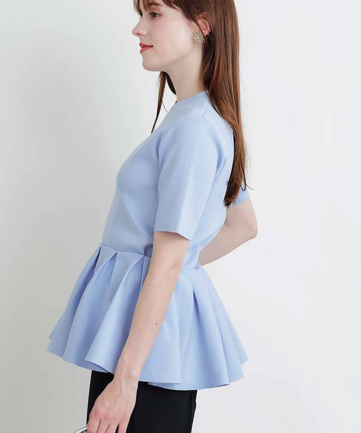 model：H160　着用サイズ：M　サックスブルー　ケープ：ペプラム