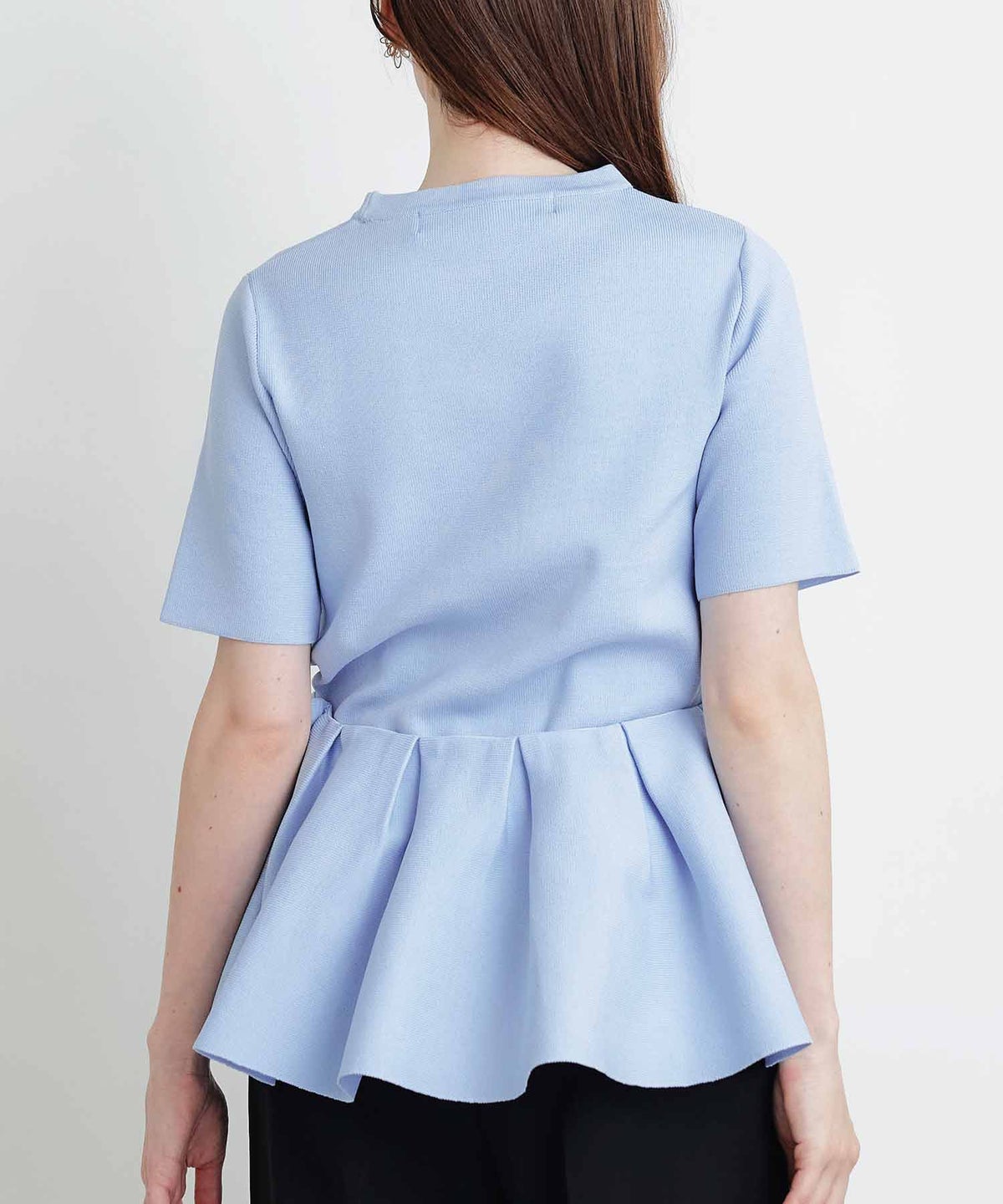 model：H160　着用サイズ：M　サックスブルー　ケープ：ペプラム