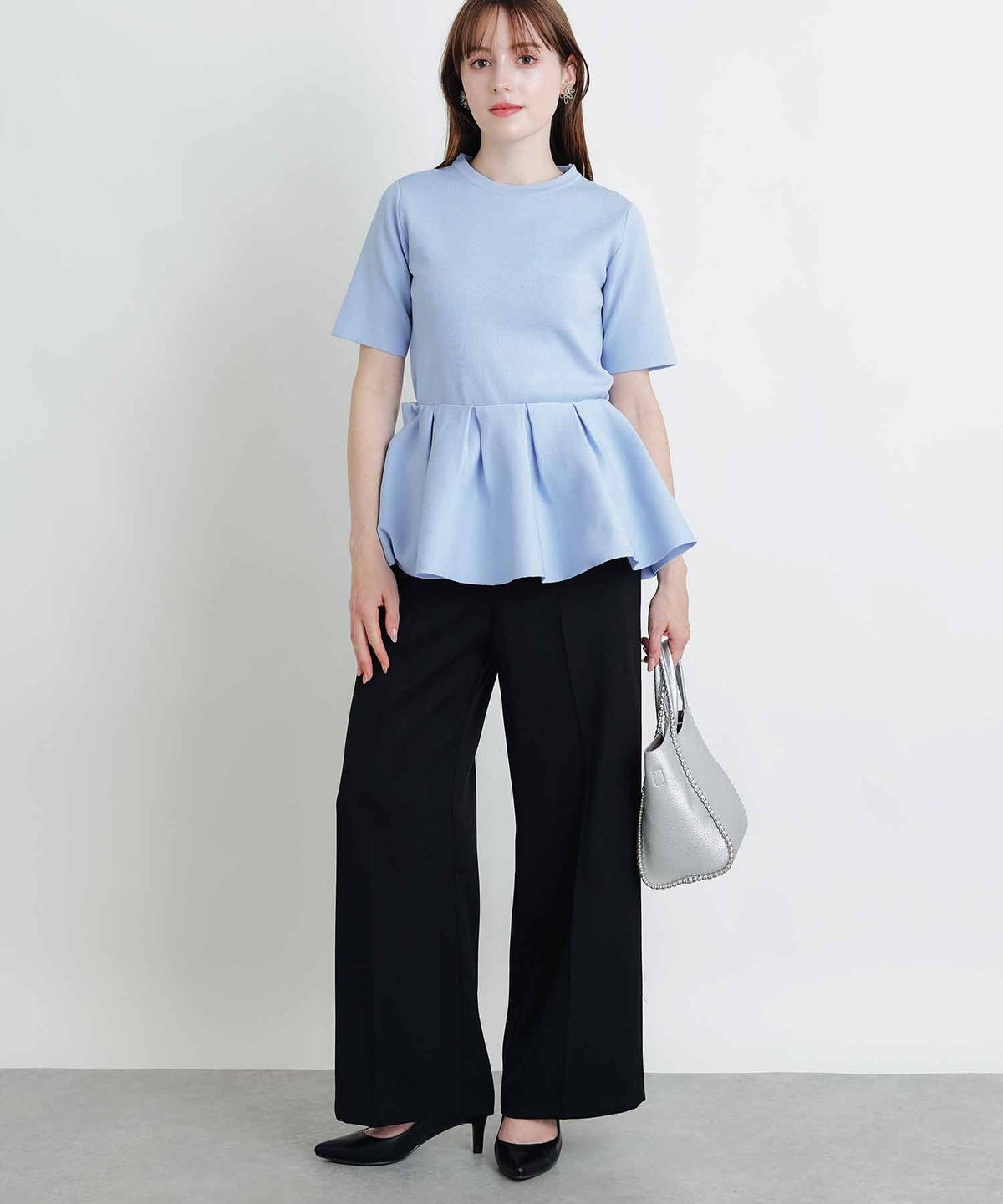 model：H160　着用サイズ：M　サックスブルー　ケープ：ペプラム