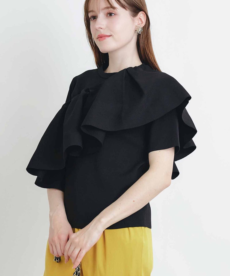 model：H160　着用サイズ：M　ブラック　ケープ：たすき掛け