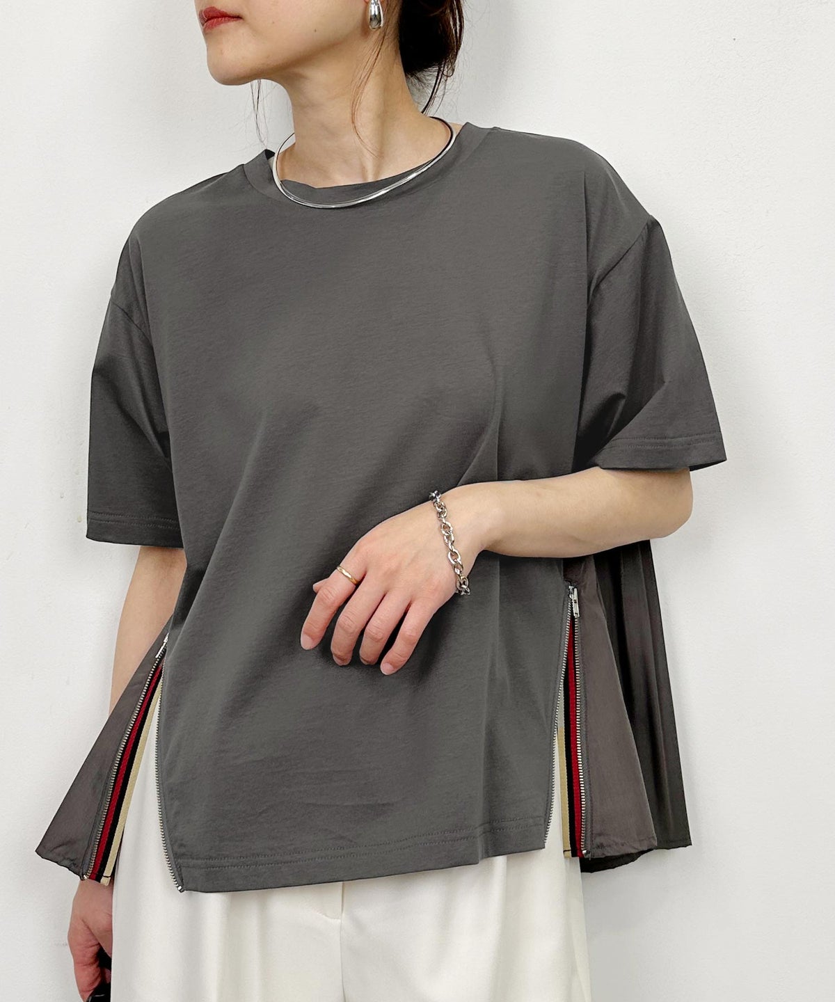 model：H164　着用サイズ：M　チャコールグレー