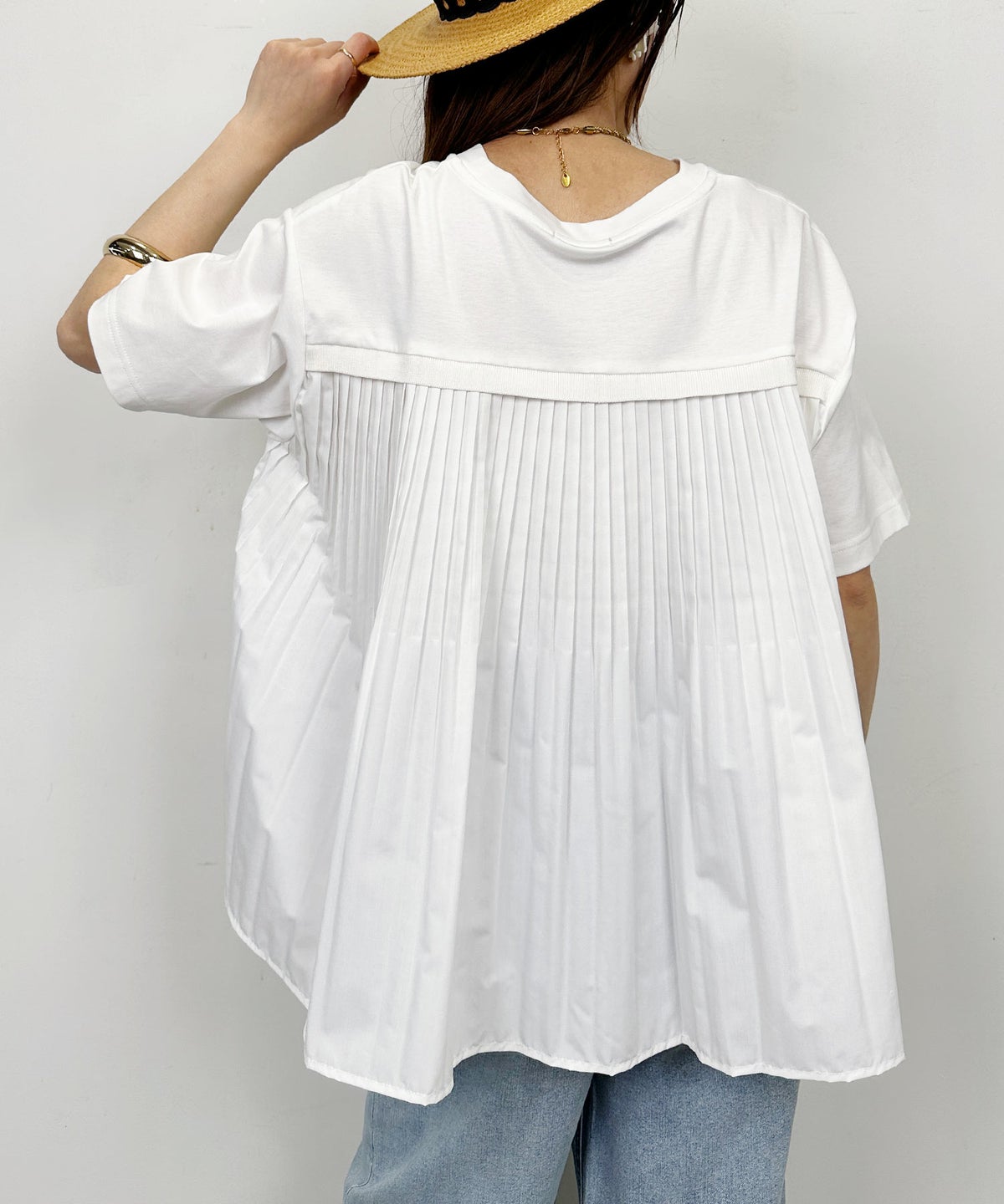 model：H164　着用サイズ：M　オフホワイト