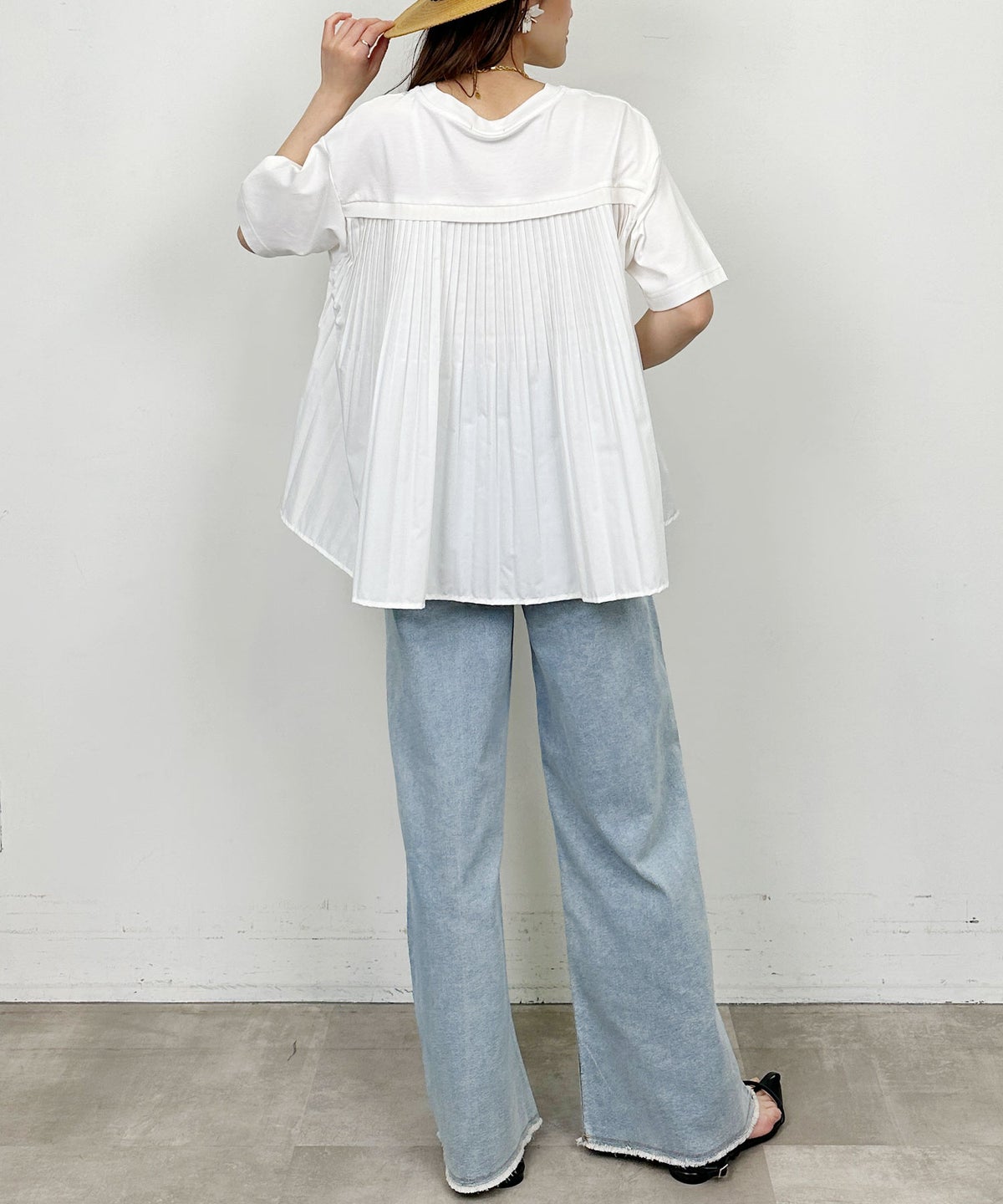 model：H164　着用サイズ：M　オフホワイト