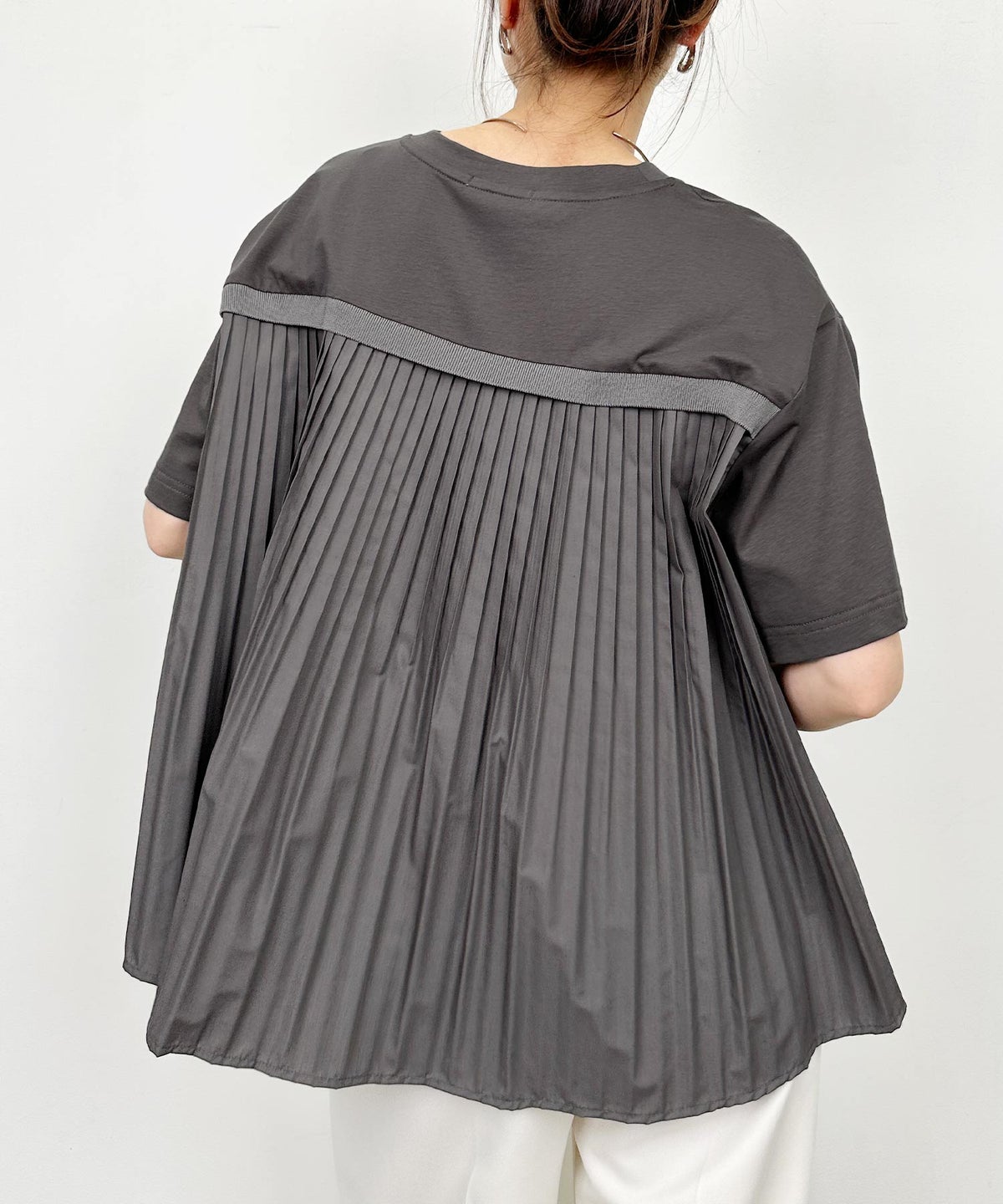 model：H164　着用サイズ：M　チャコールグレー