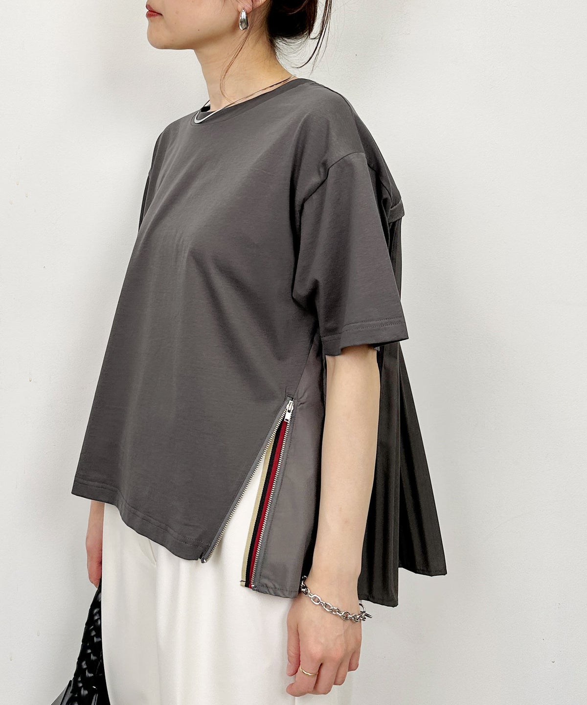 model：H164　着用サイズ：M　チャコールグレー