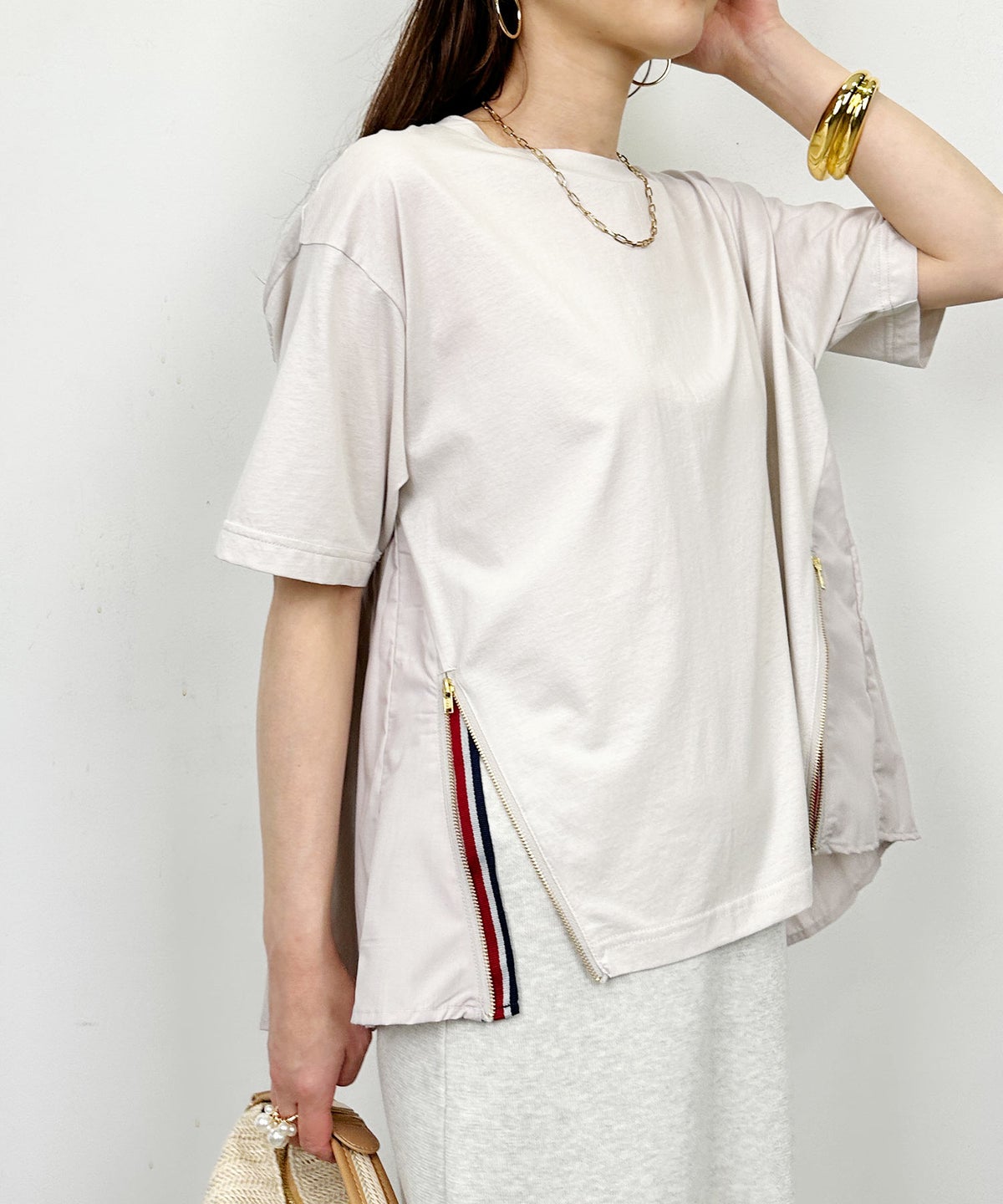 model：H164　着用サイズ：M　グレイッシュベージュ