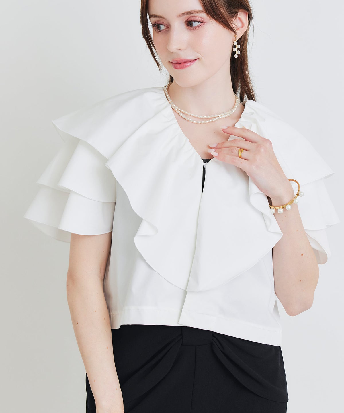 model：H160　着用サイズ：M　オフホワイト