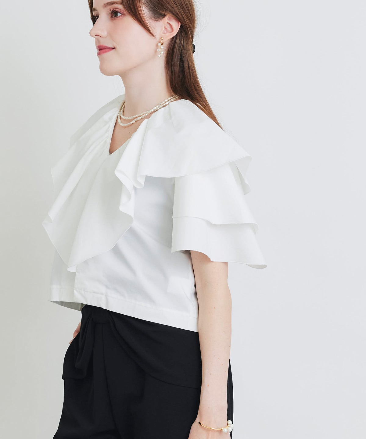 model：H160　着用サイズ：M　オフホワイト