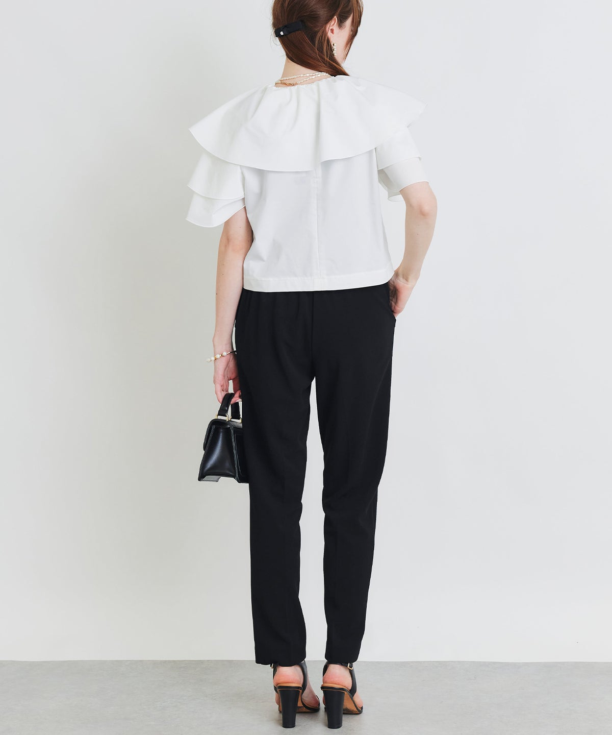 model：H160　着用サイズ：M　オフホワイト