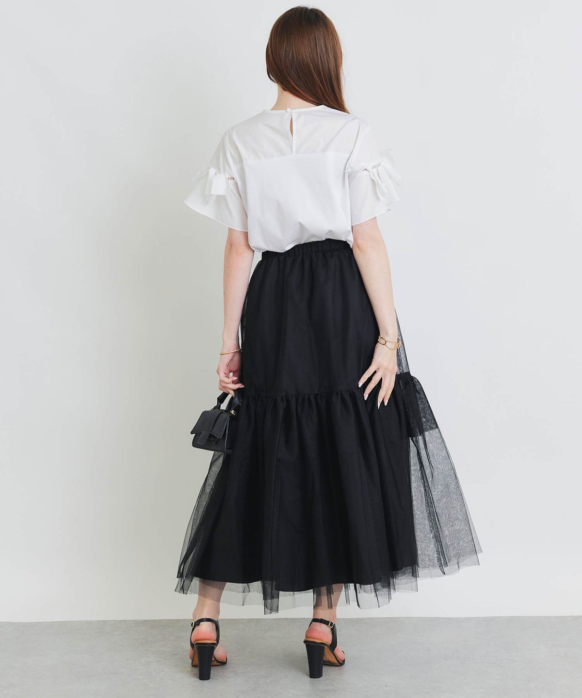 model：H160　着用サイズ：M　オフホワイト