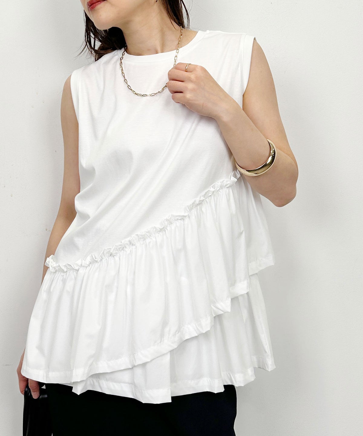 model：H164　着用サイズ：M　オフホワイト