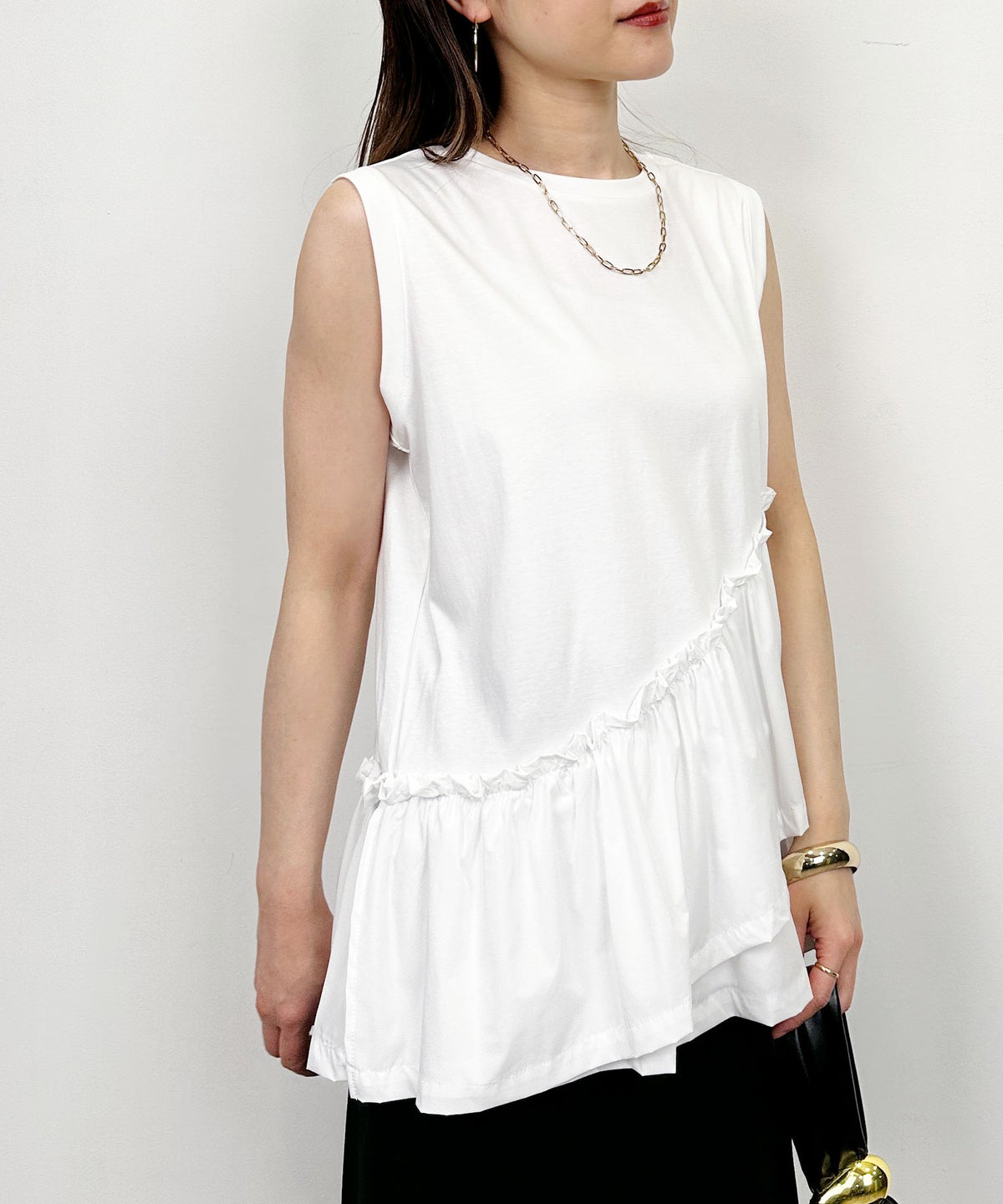 model：H164　着用サイズ：M　オフホワイト