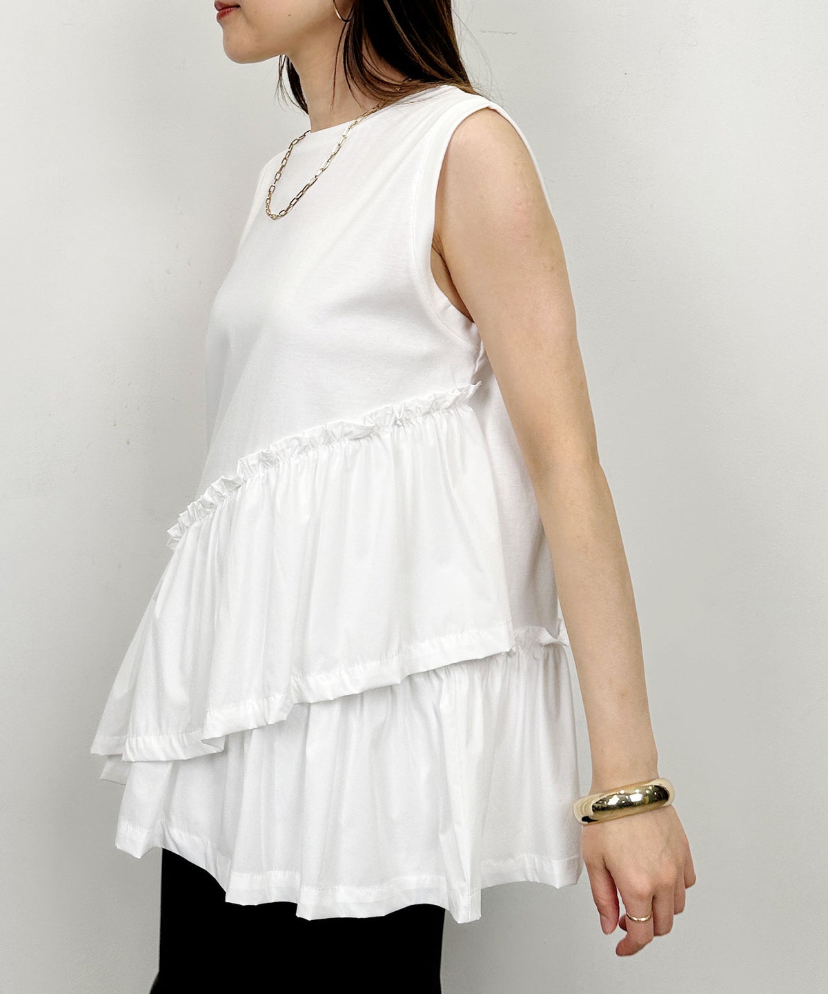 model：H164　着用サイズ：M　オフホワイト