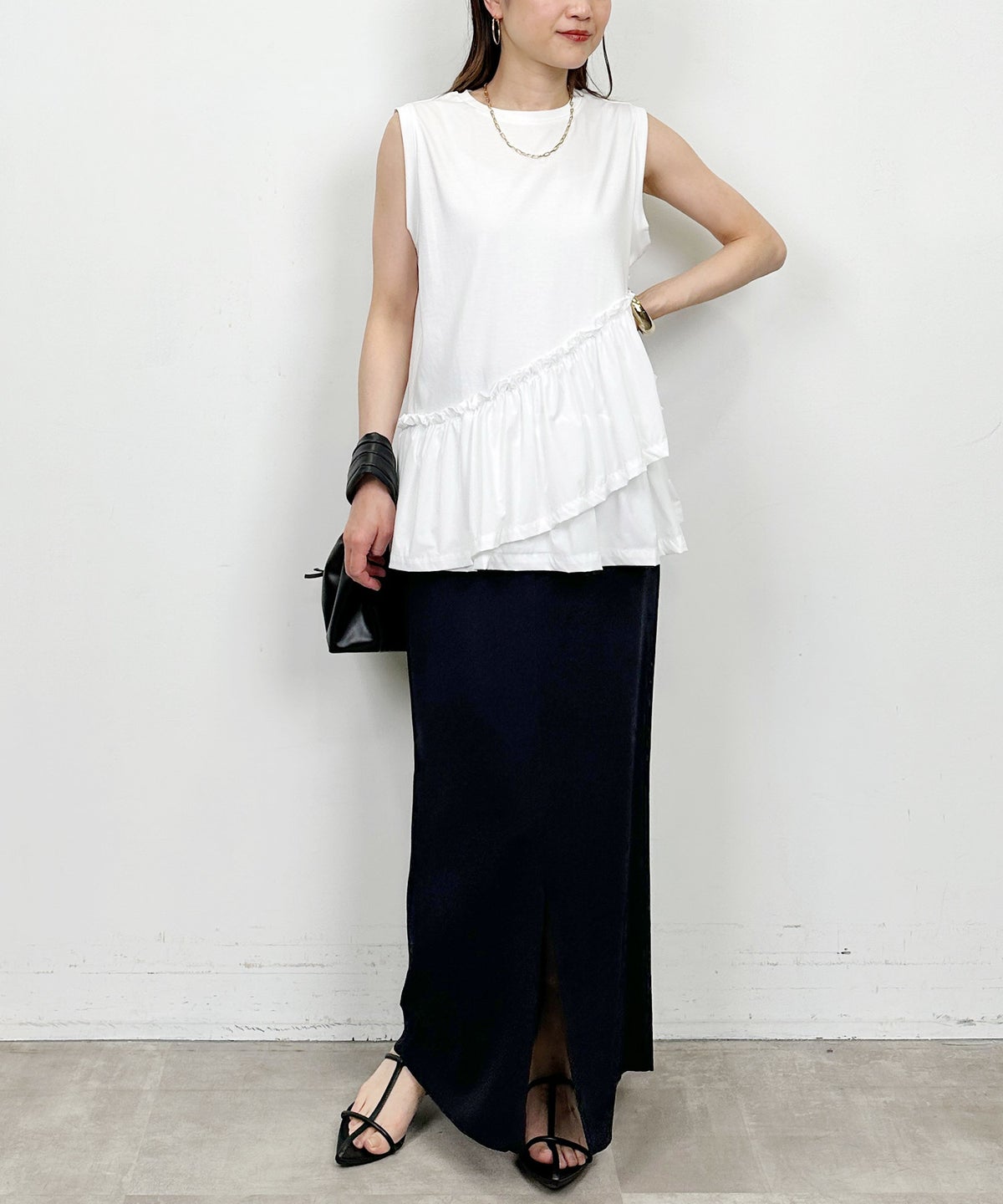 model：H164　着用サイズ：M　オフホワイト