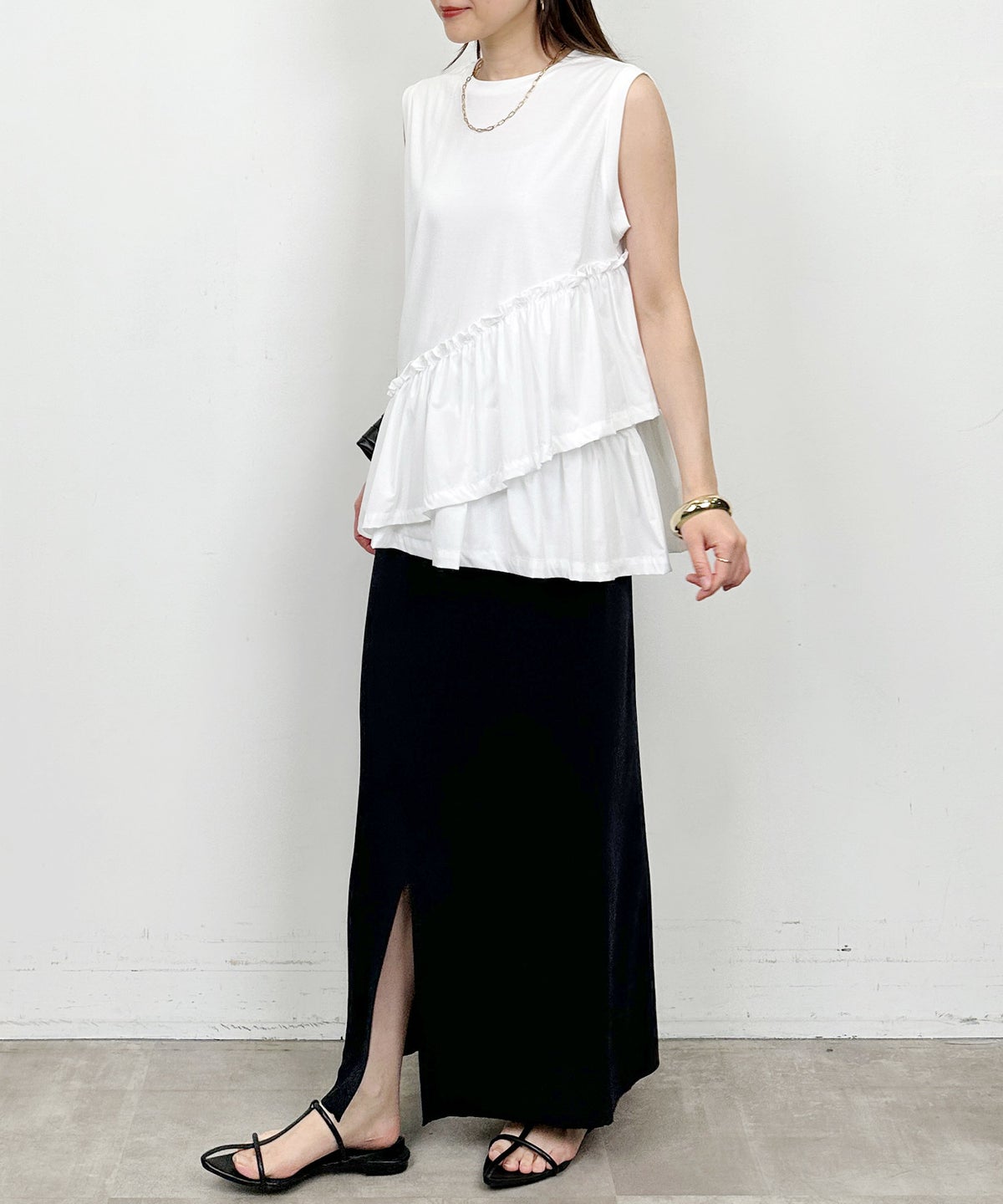 model：H164　着用サイズ：M　オフホワイト