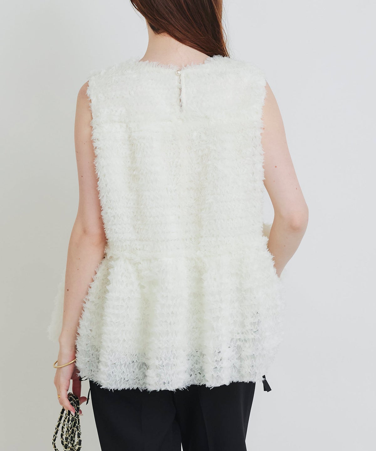 model：H160　着用サイズ：M　オフホワイト