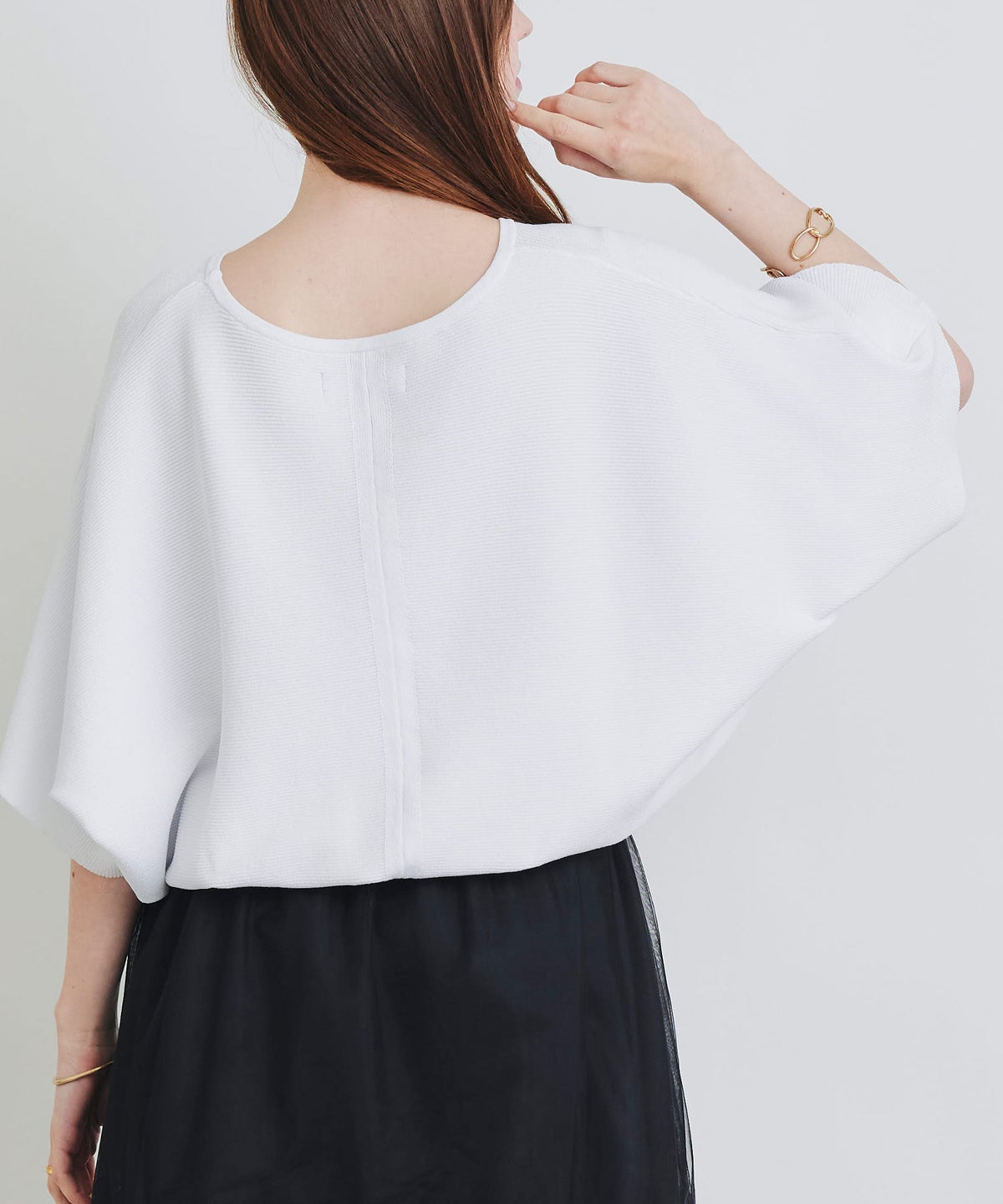 model：H160　着用サイズ：M　オフホワイト