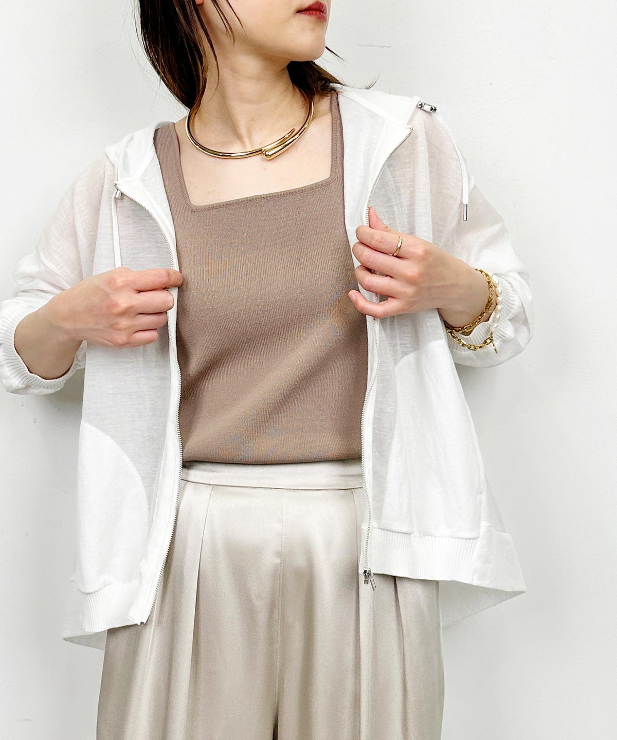 model：H164　着用サイズ：M　オフホワイト