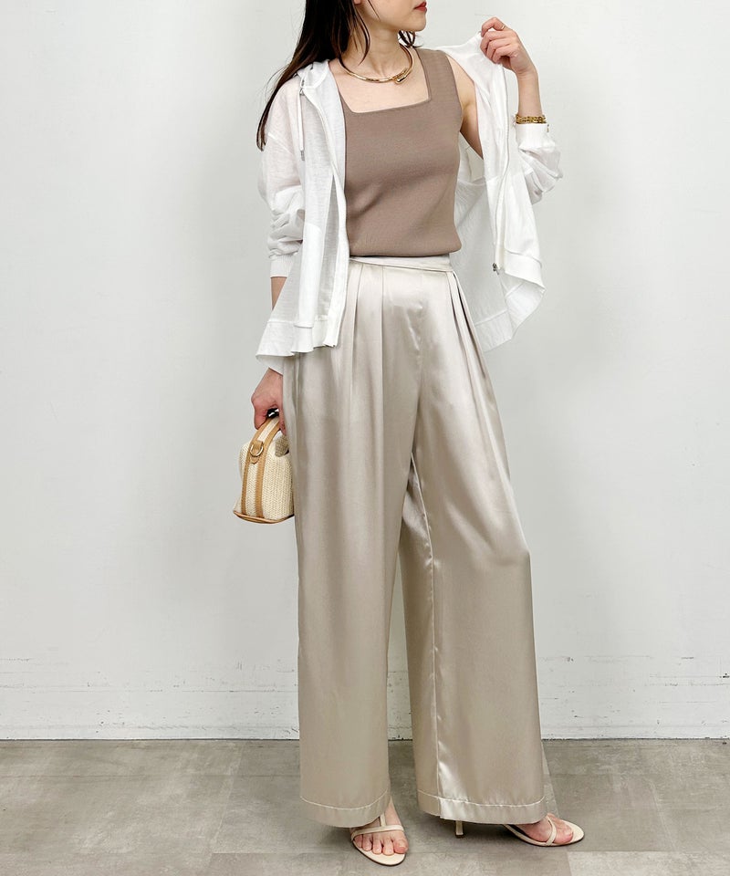 model：H164　着用サイズ：M　オフホワイト