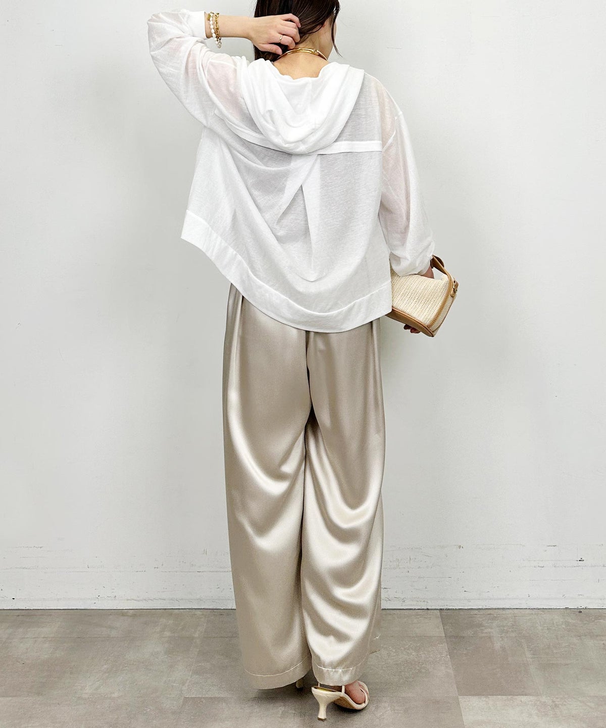 model：H164　着用サイズ：M　オフホワイト