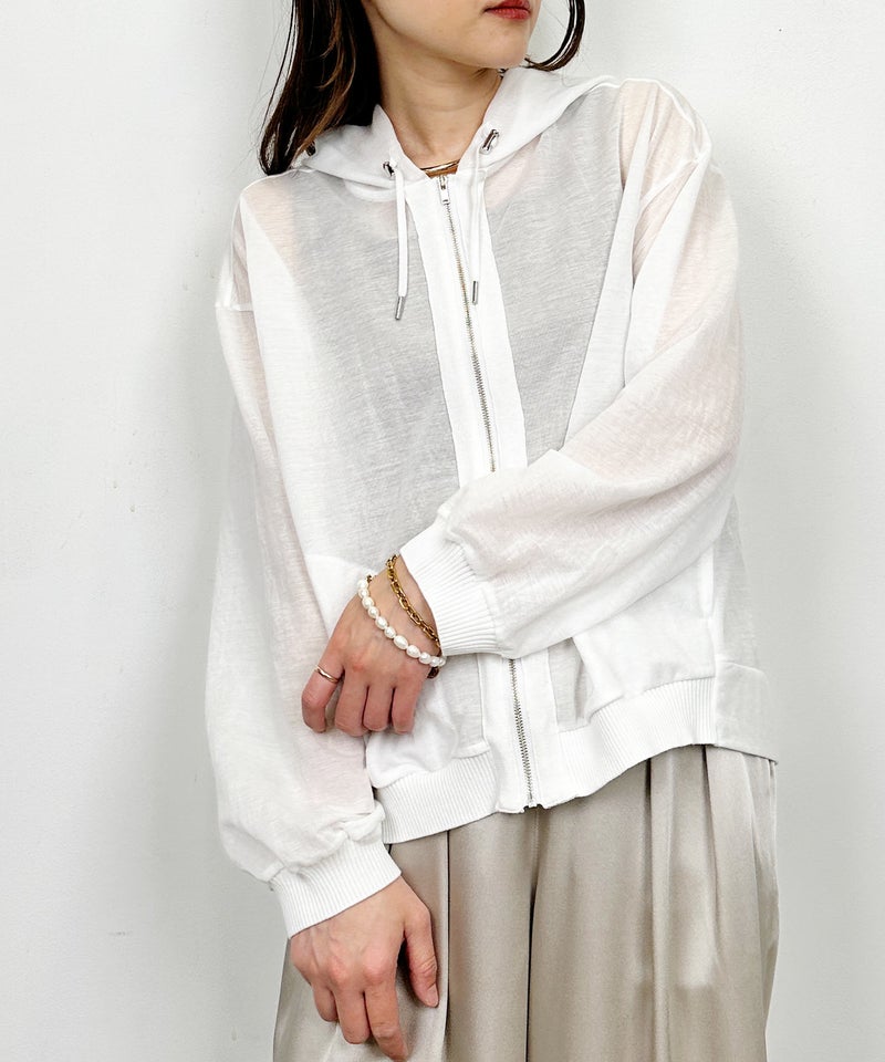 model：H164　着用サイズ：M　オフホワイト