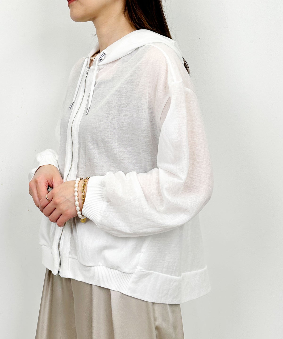 model：H164　着用サイズ：M　オフホワイト