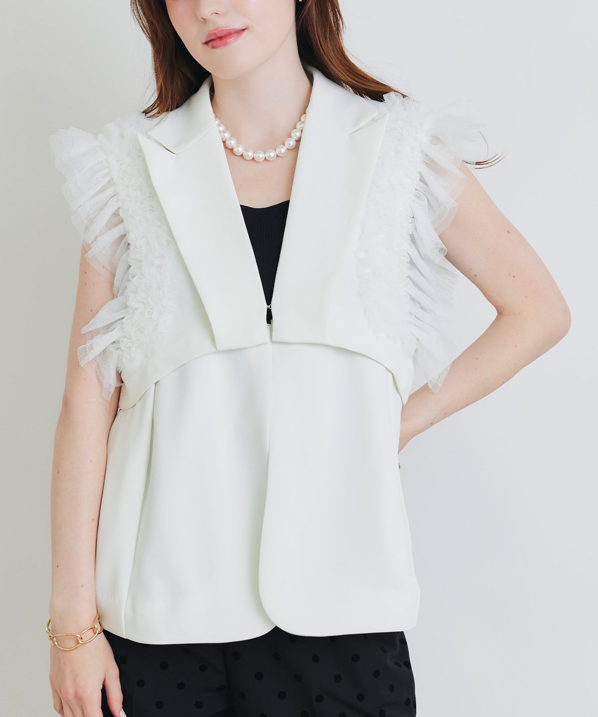 model：H160　着用サイズ：M　オフホワイト