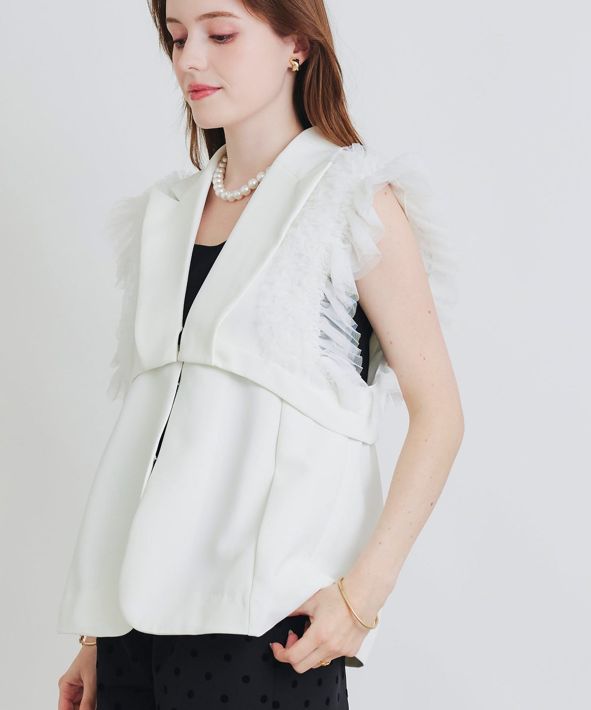 model：H160　着用サイズ：M　オフホワイト