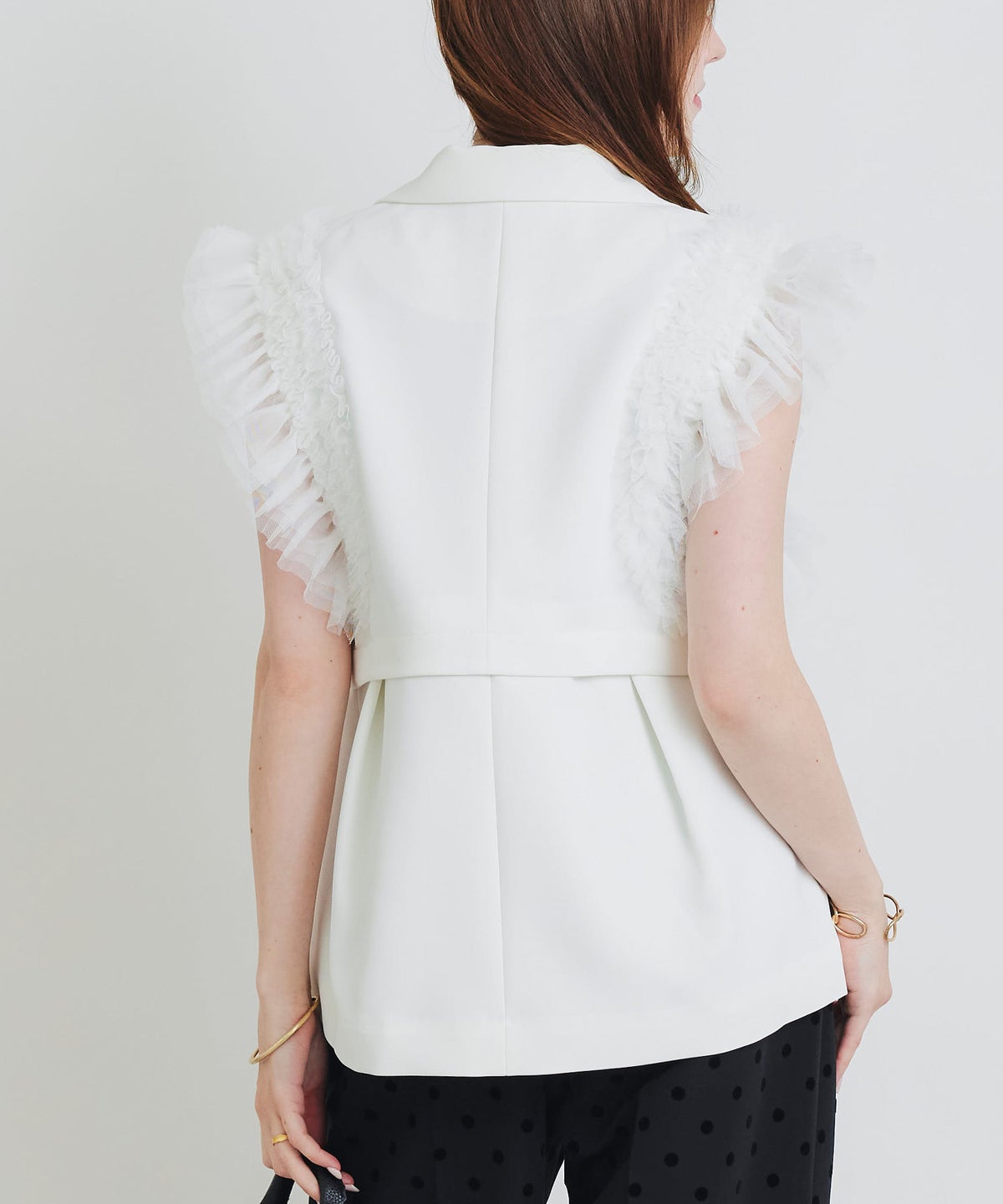 model：H160　着用サイズ：M　オフホワイト