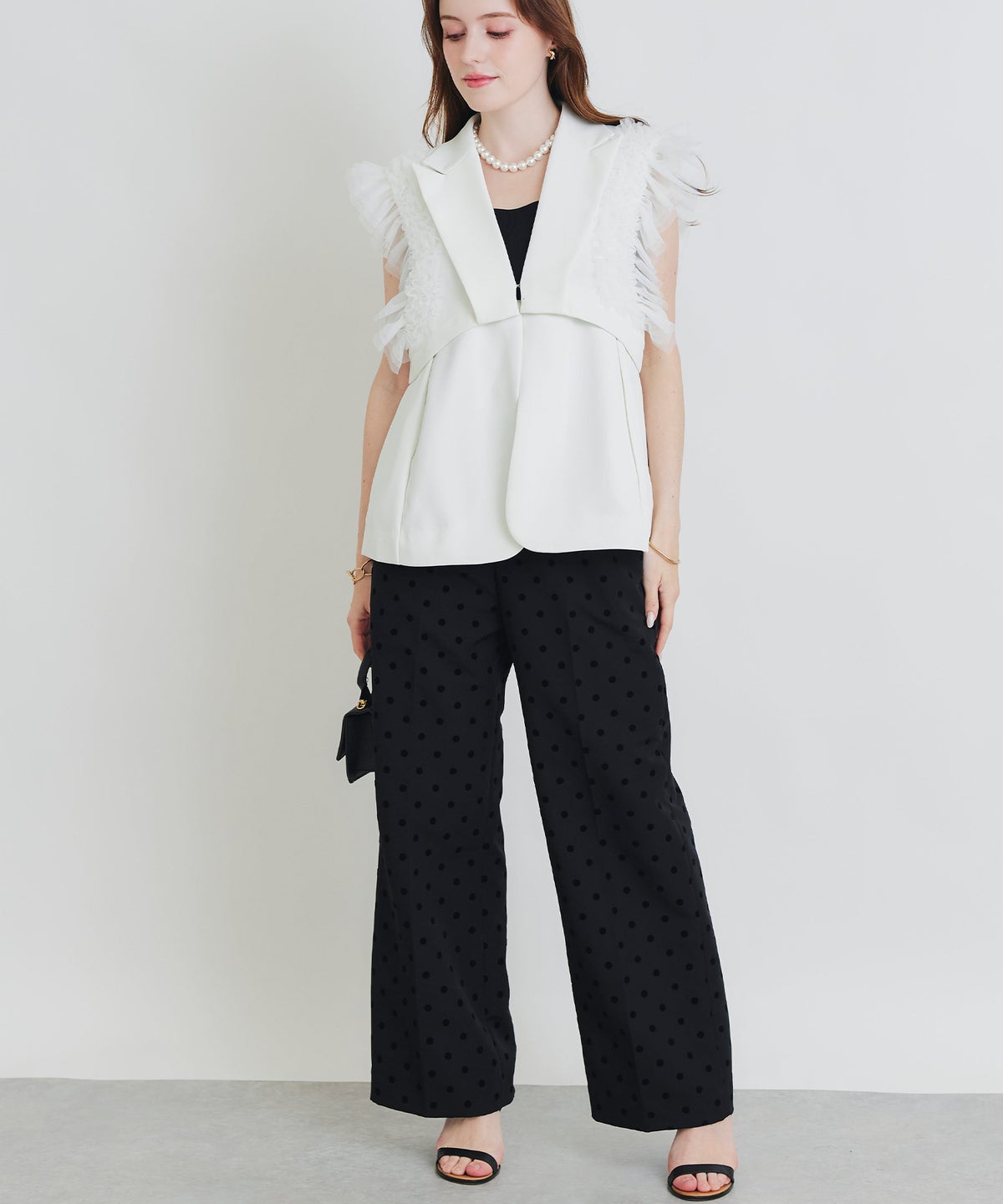 model：H160　着用サイズ：M　オフホワイト