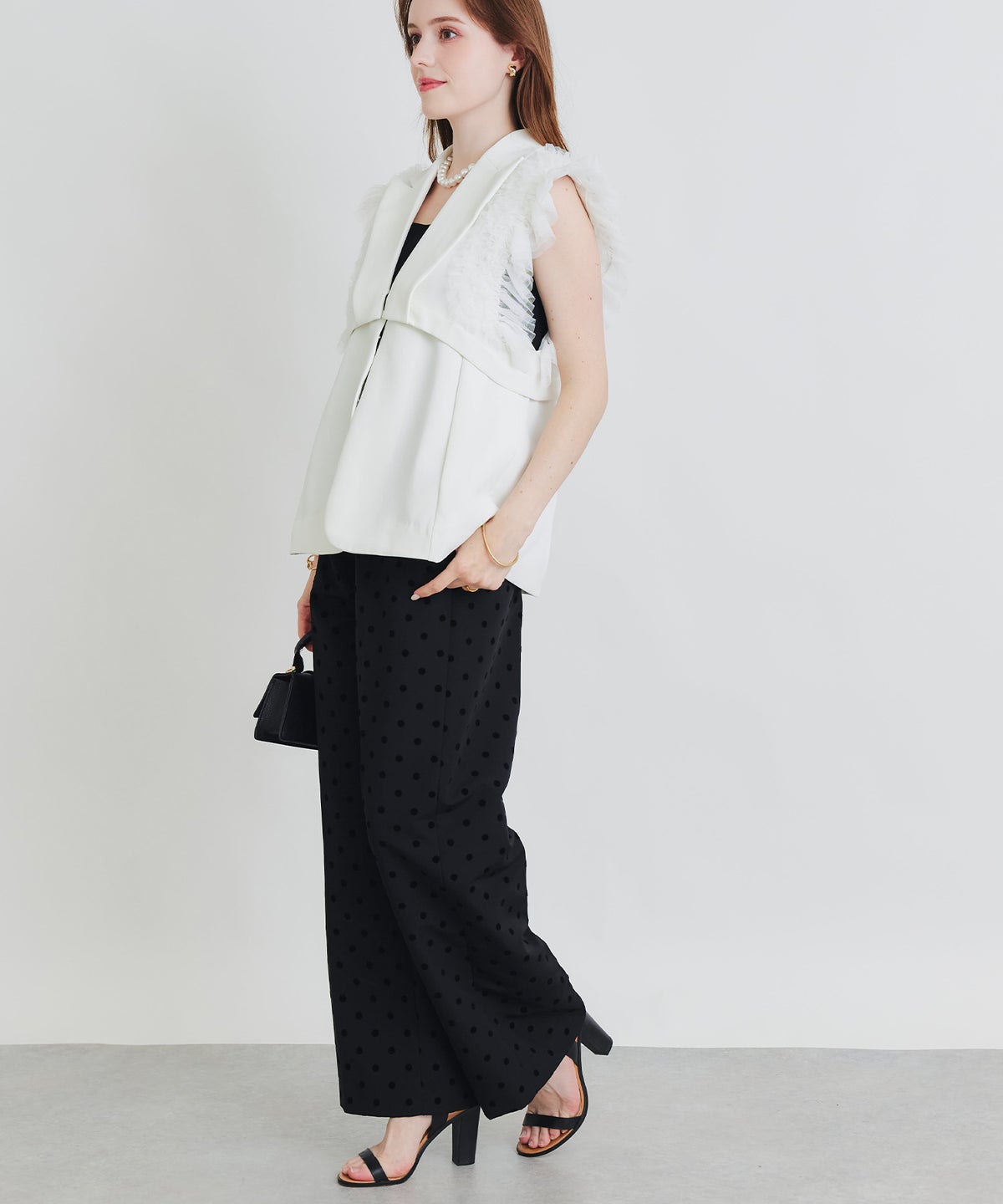 model：H160　着用サイズ：M　オフホワイト