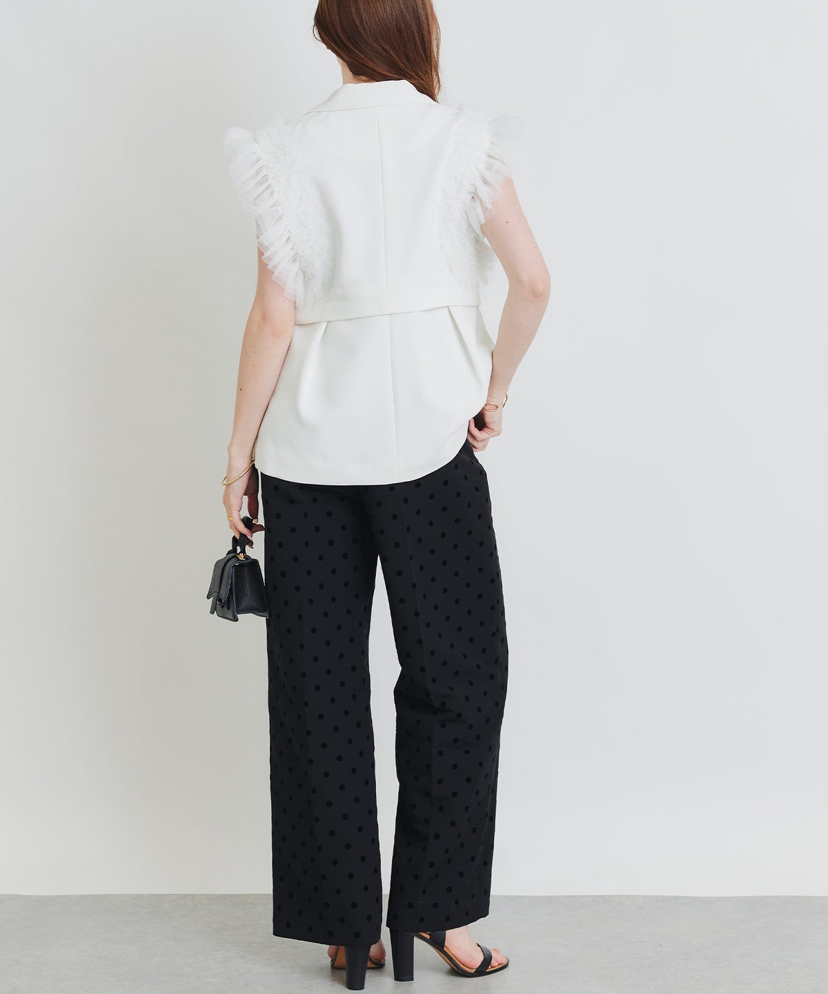 model：H160　着用サイズ：M　オフホワイト