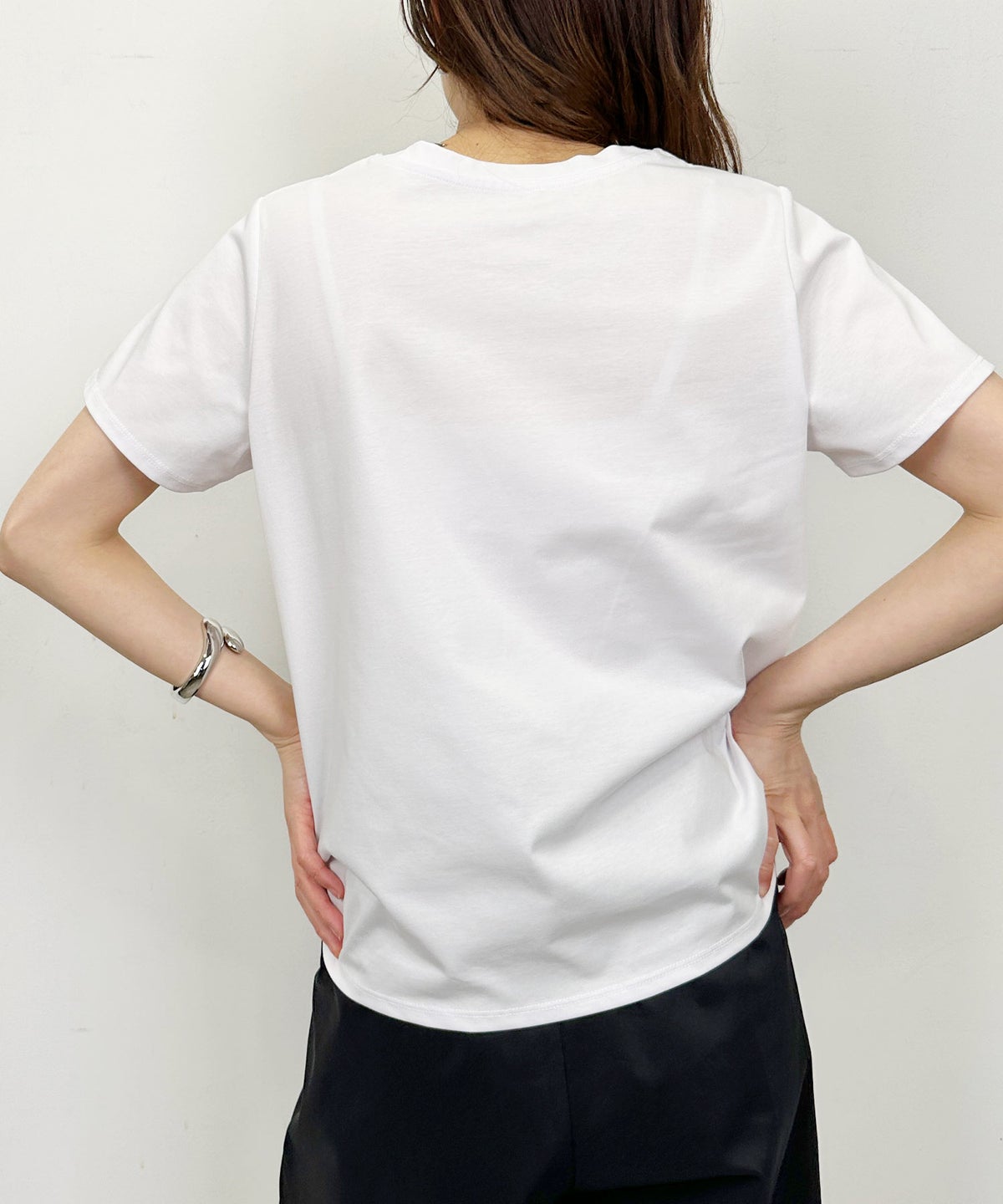 model：H164　着用サイズ：M　オフホワイト