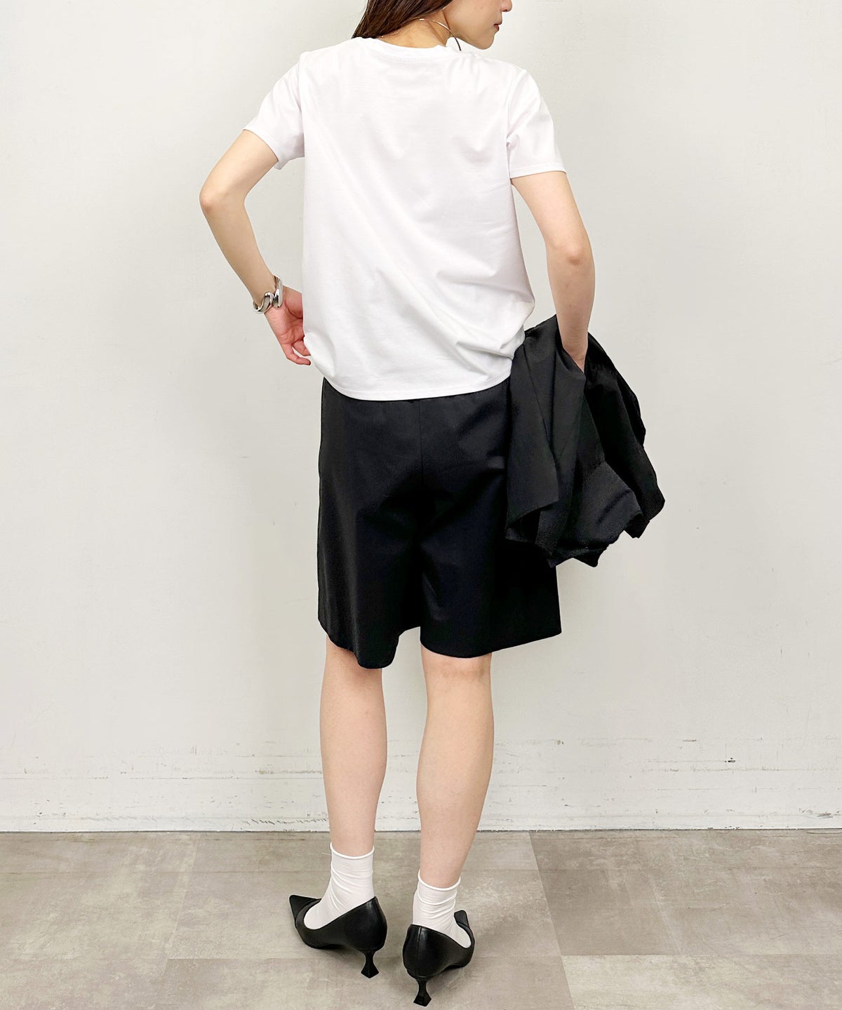 model：H164　着用サイズ：M　オフホワイト