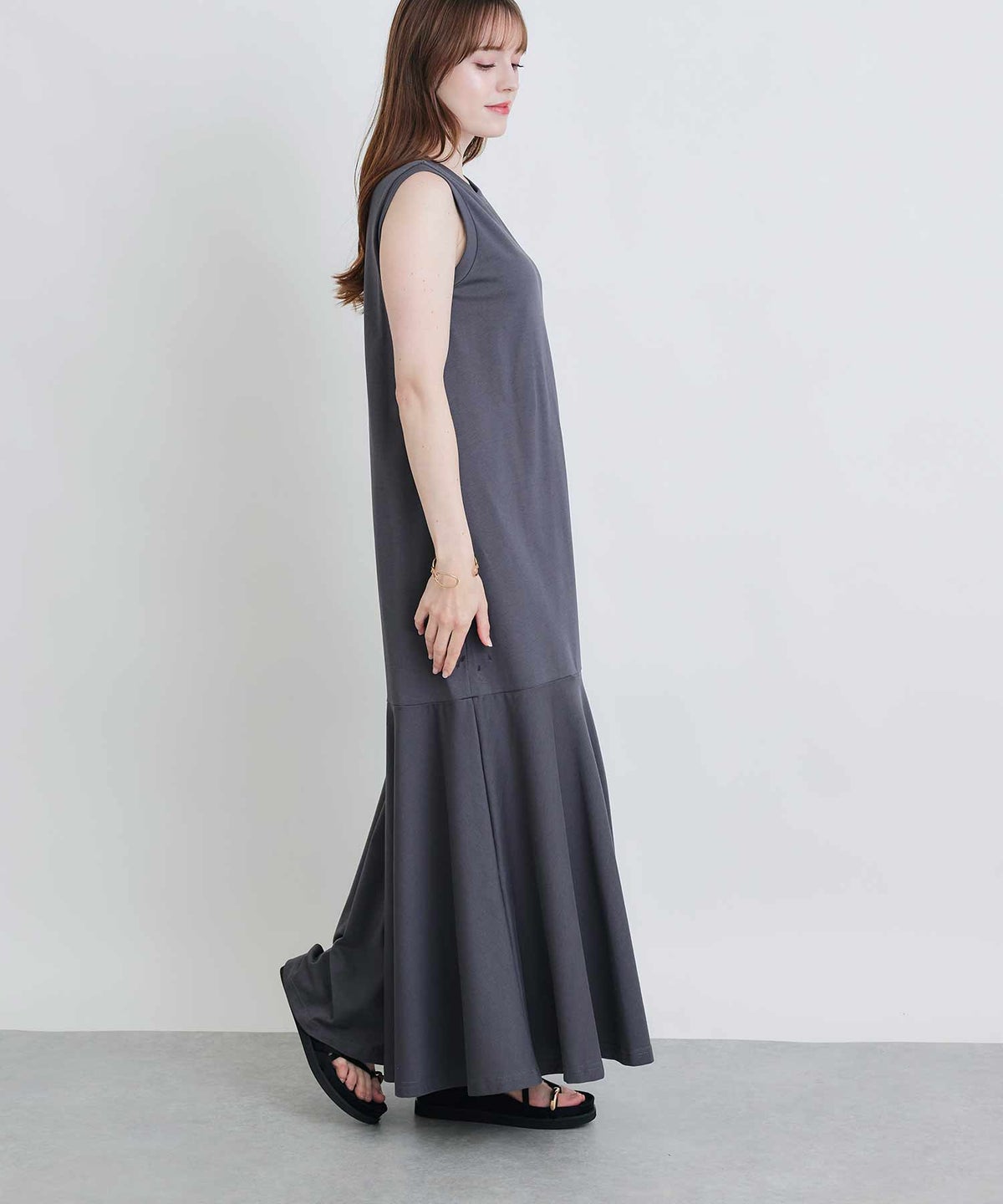 model：H160　着用サイズ：M　チャコールグレー