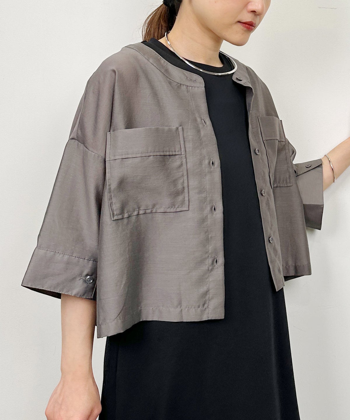 model：H164　着用サイズ：M　チャコールグレー