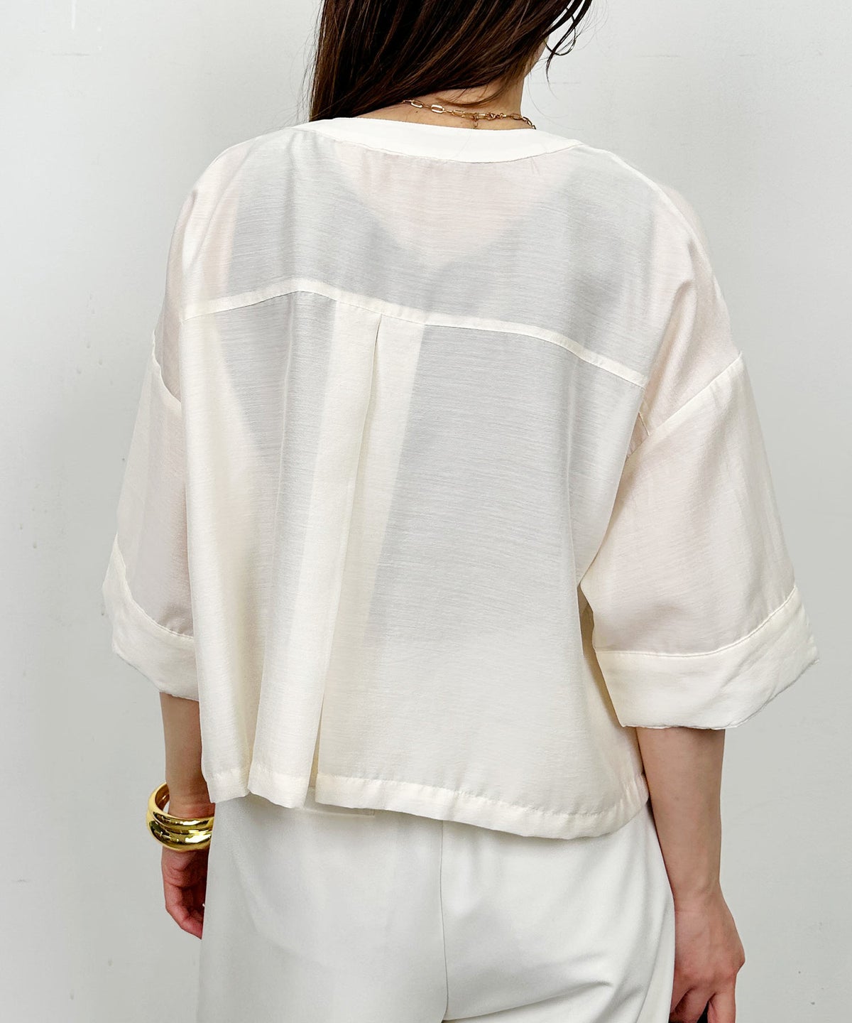 model：H164　着用サイズ：M　アイボリー