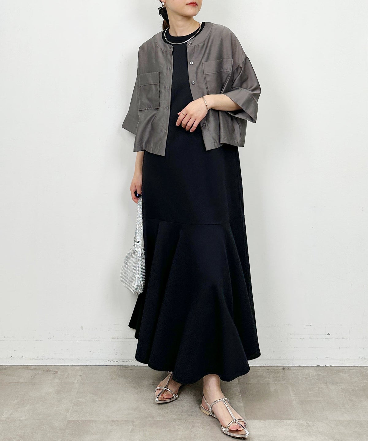 model：H164　着用サイズ：M　チャコールグレー