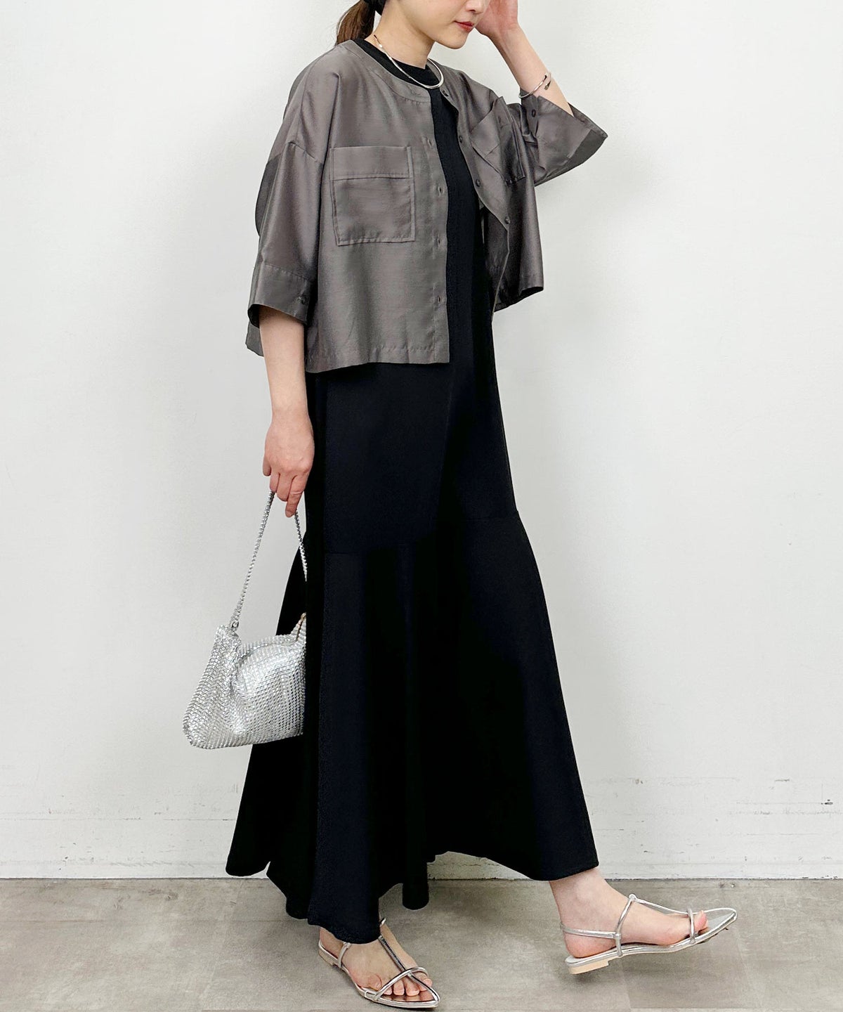 model：H164　着用サイズ：M　チャコールグレー