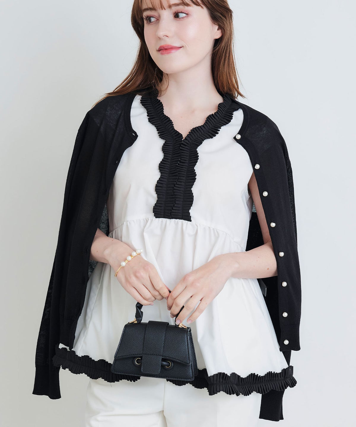model：H160　着用サイズ：M　ブラック