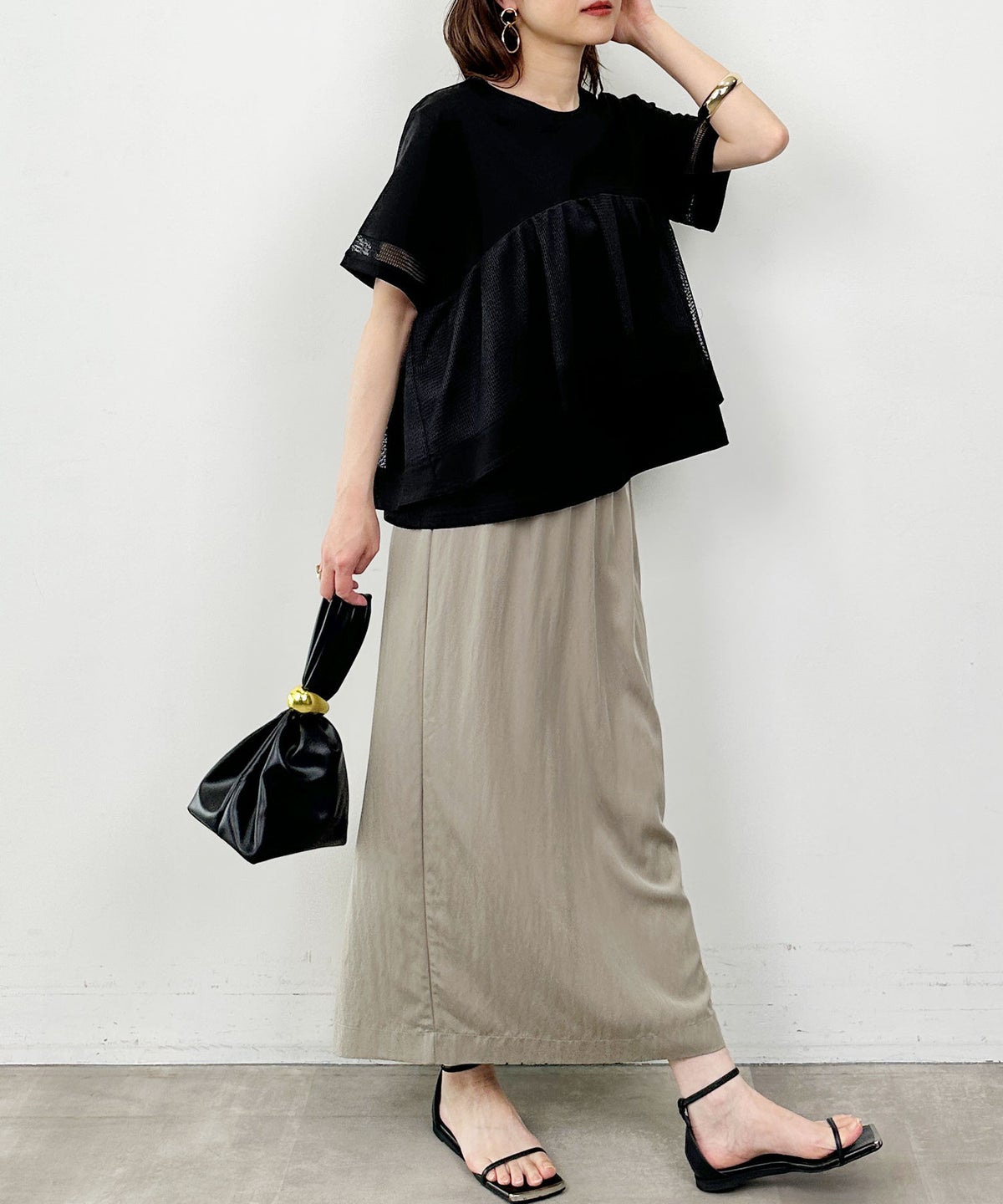 model：H164　着用サイズ：M　グレイッシュベージュ