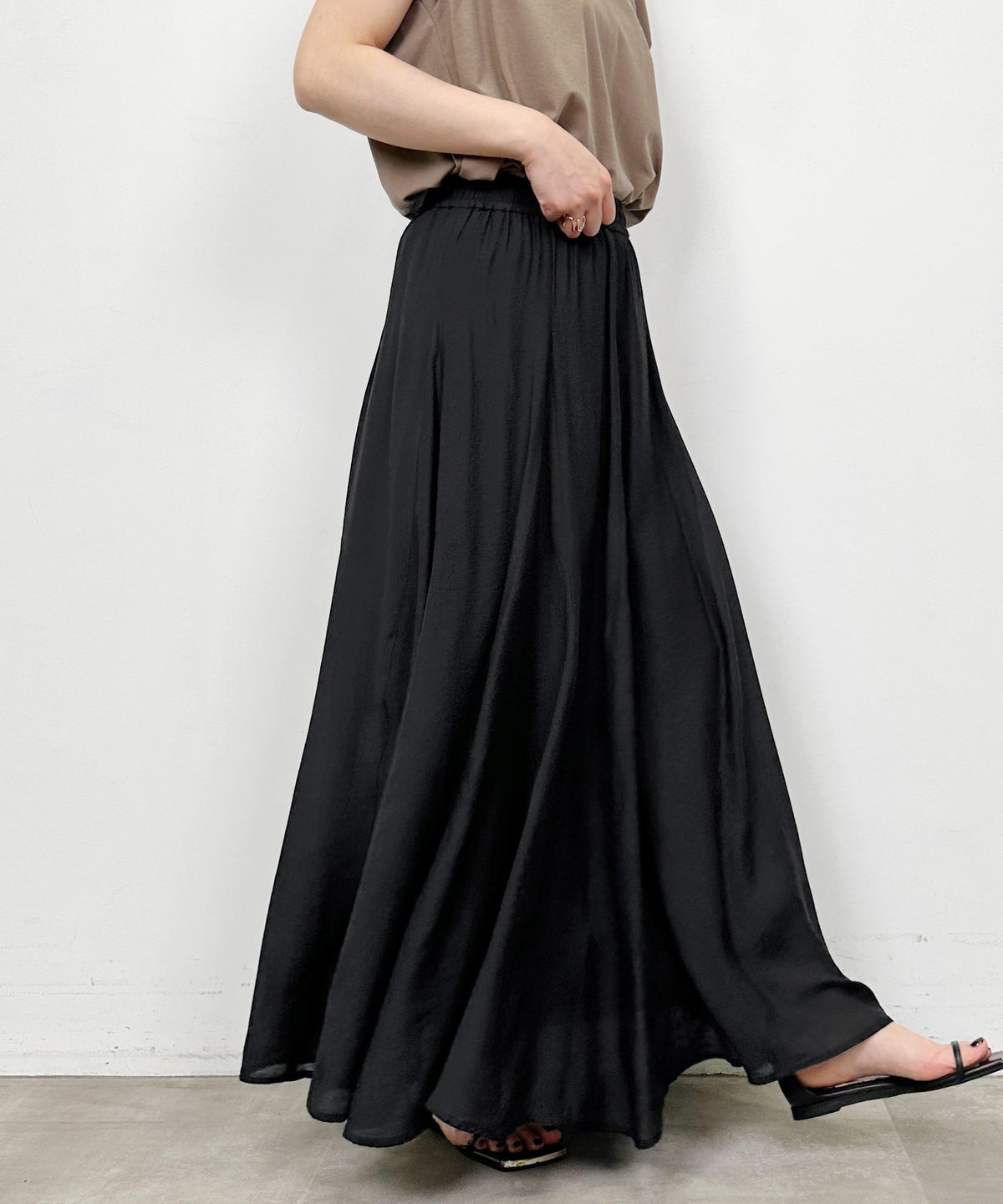 model：H164　着用サイズ：M　ブラック