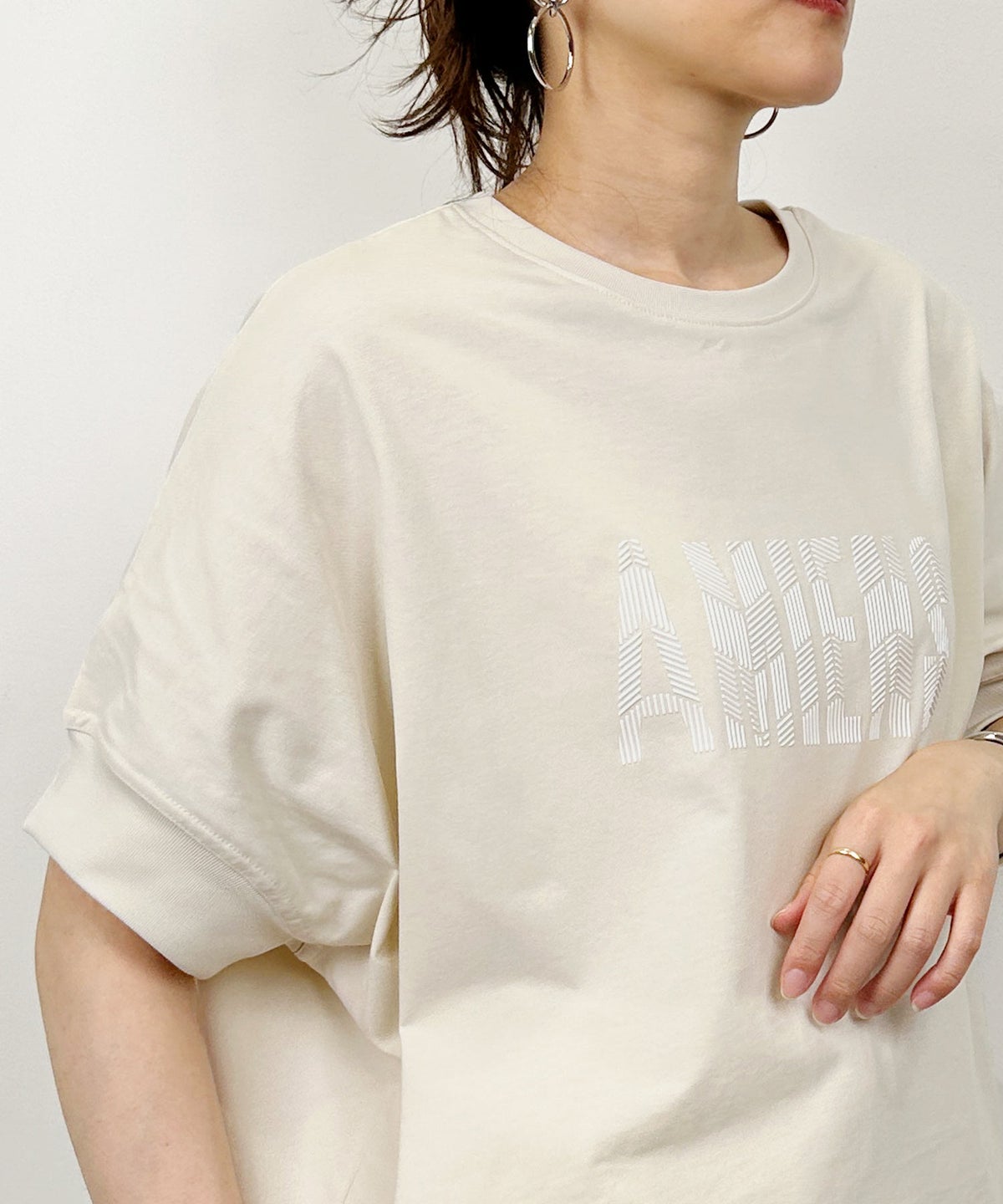 model：H164　着用サイズ：M　アイボリー